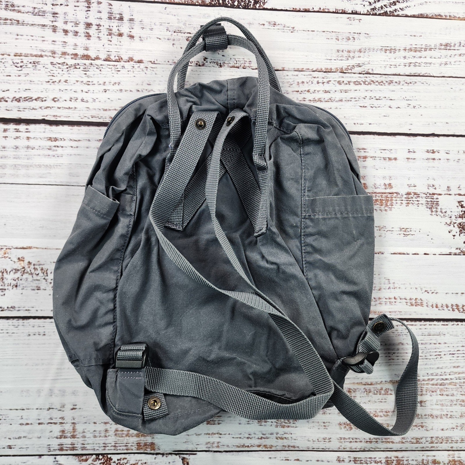 Fjallraven Kanken Classic Backpack Graphite Gray 16L Shoulder Pads Daypack
