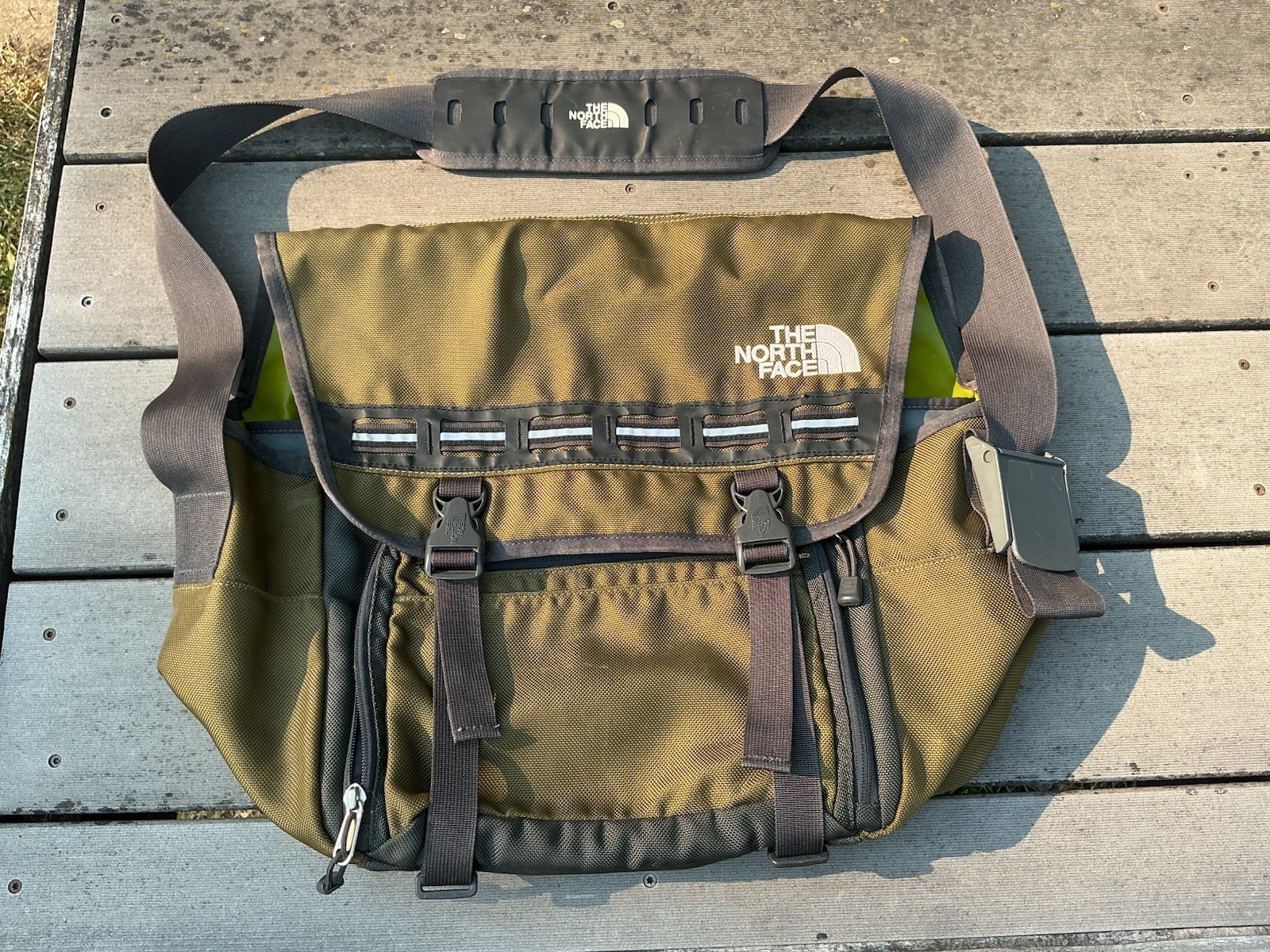 The North Face Large Messenger Bag Green Laptop Shoulder Travel Work Crossbody