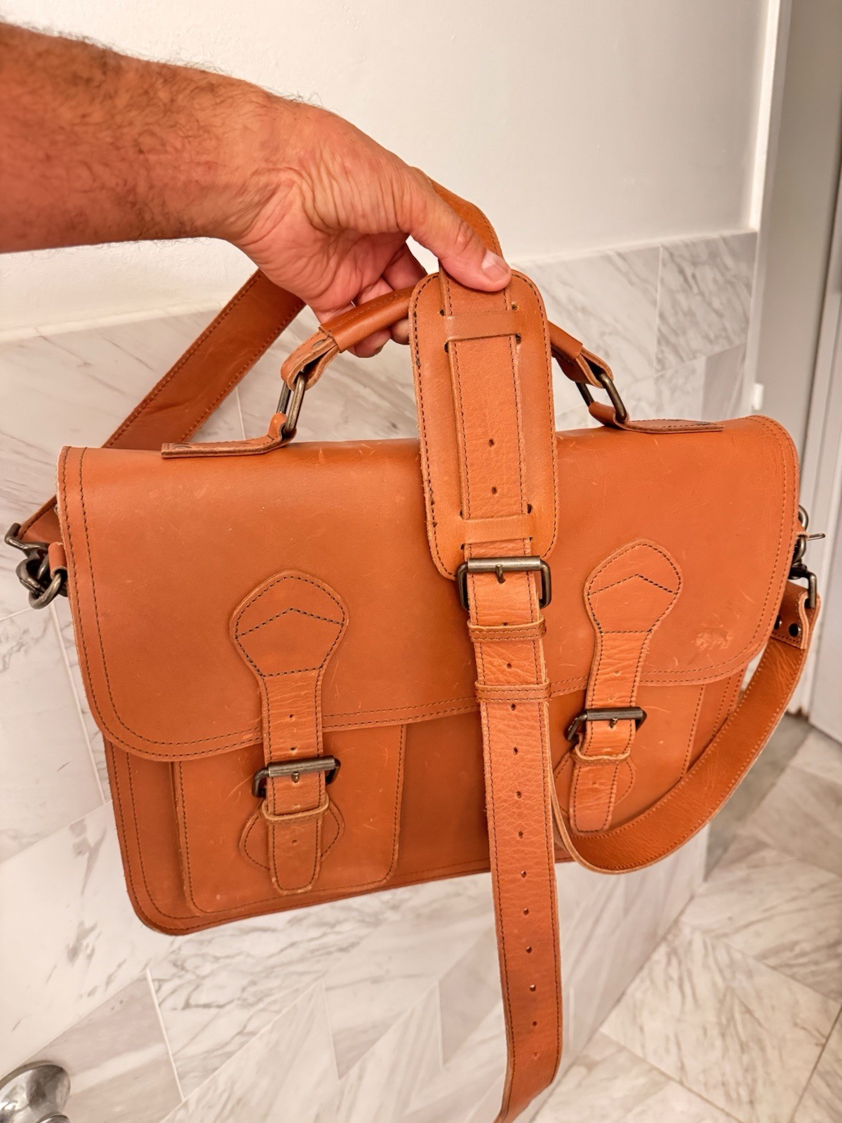 Buffalo Jackson Roosevelt Messenger Briefcase 16” Removable Strap Cognac Brn