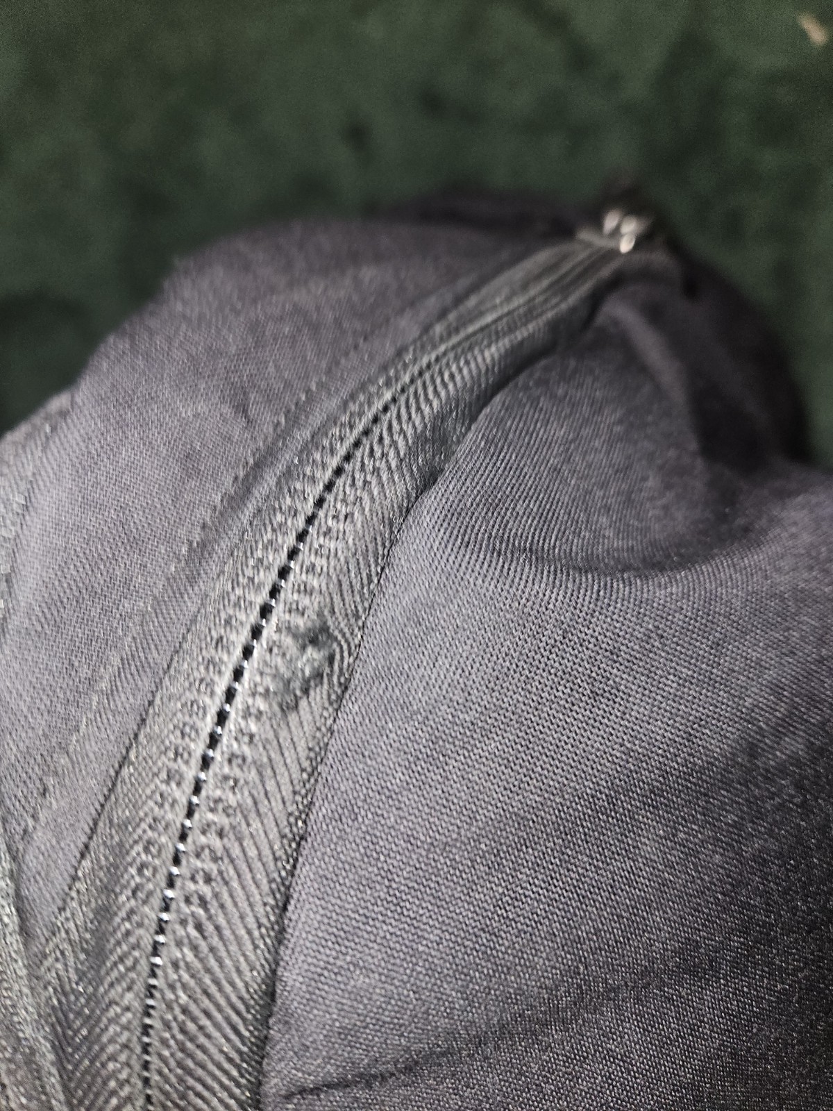 Evergoods Civic Half Zip 22L (CHZ22) – SMALL TEAR NEAR ZIPPER, SEE LAST PHOTO