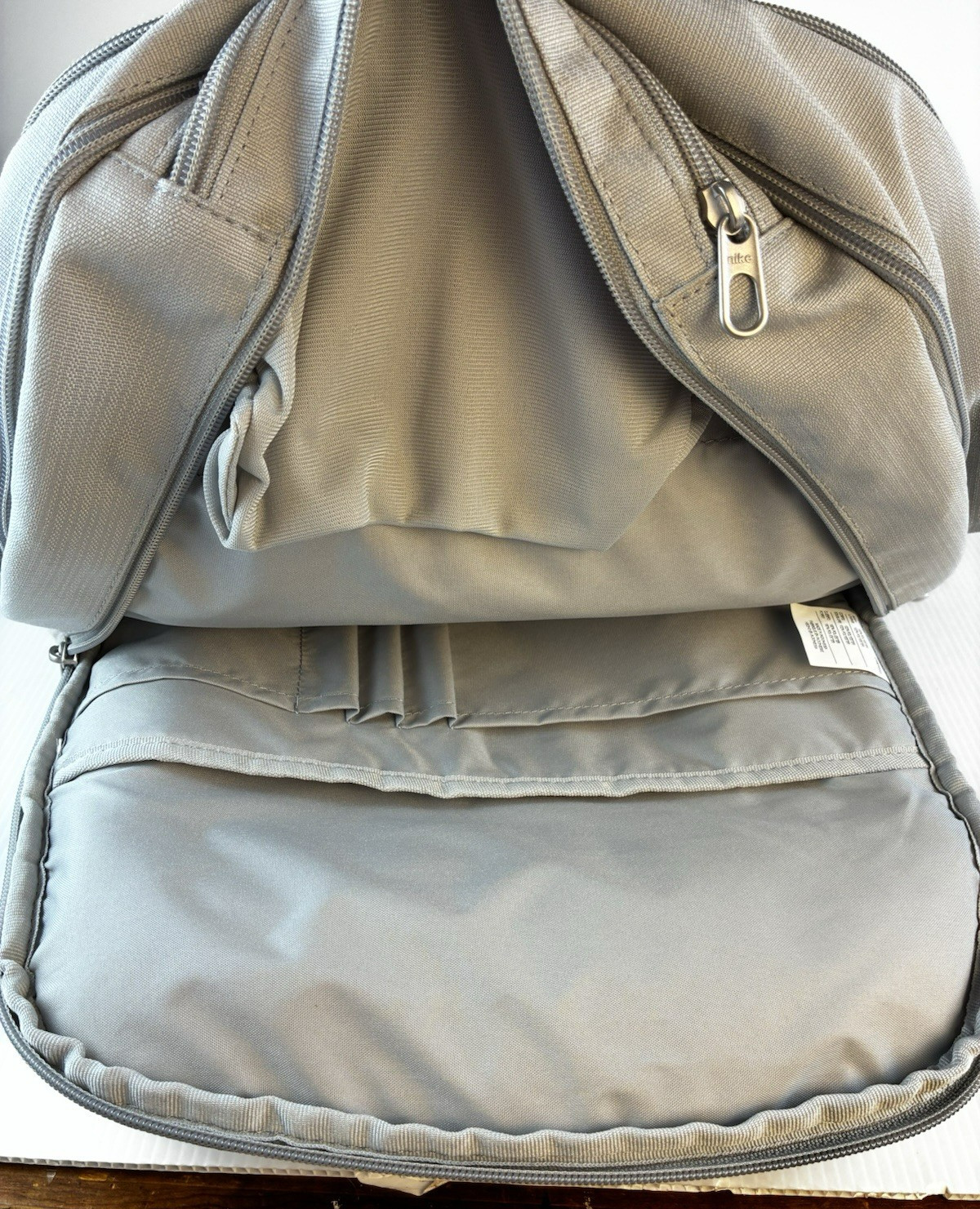 Nike Gray Colorblock Backpack Laptop Sleeve 7 Compartments RN56323 EUC