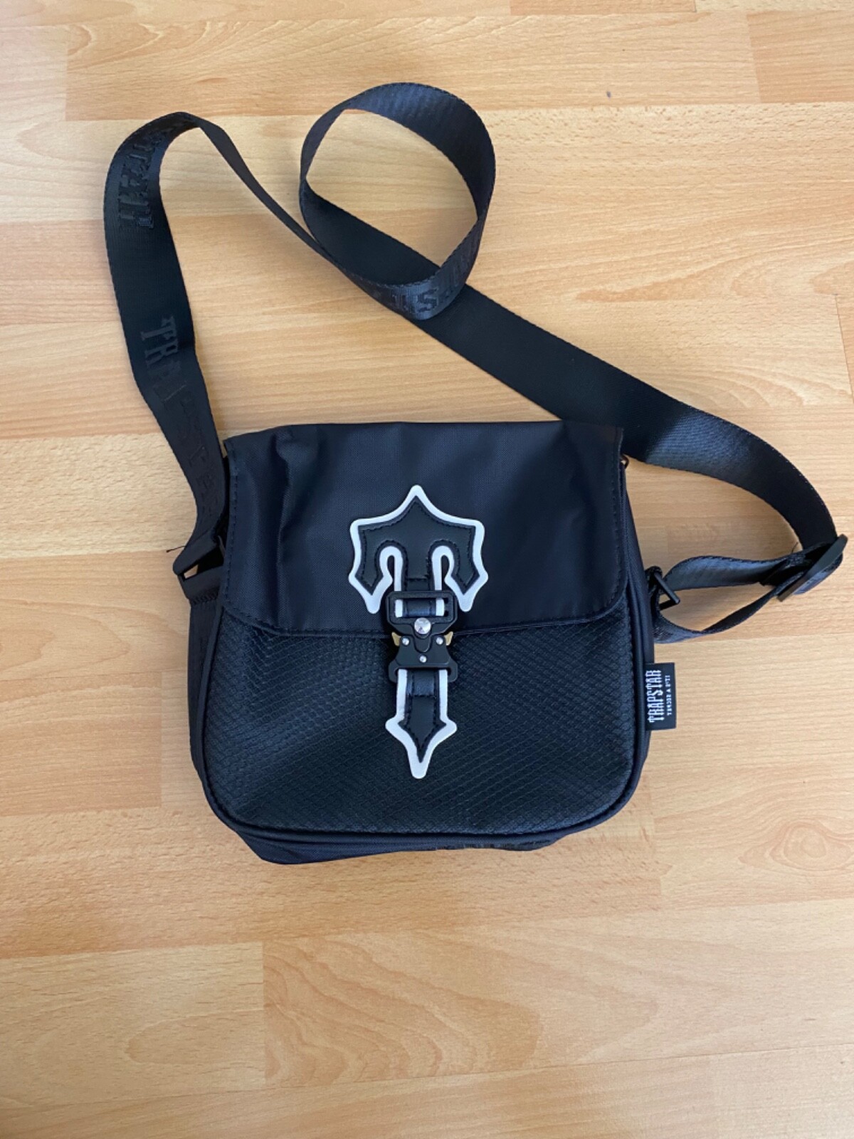 Trapstar Irongate T Cross Body Bag black