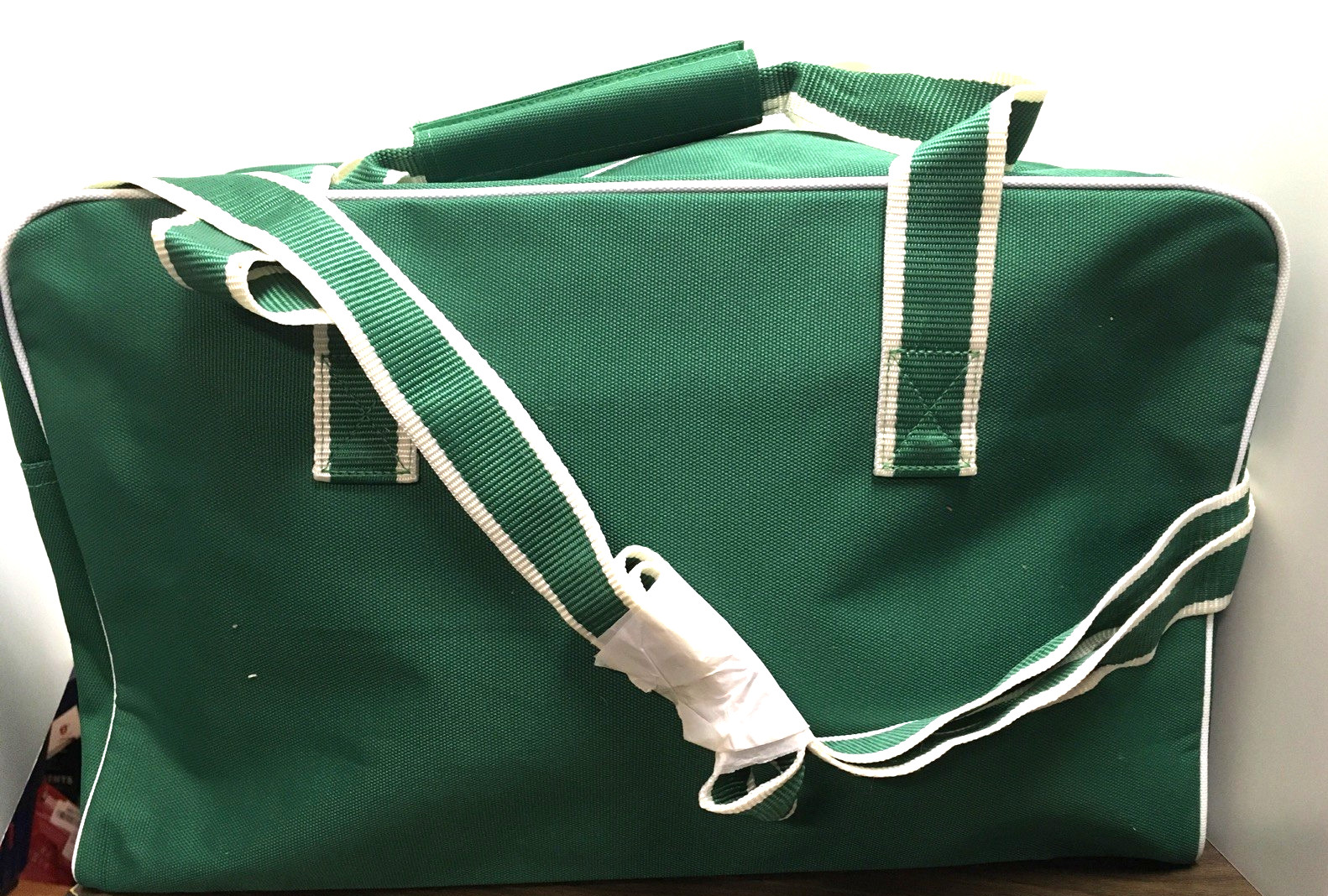 LACOSTE PARFUM DUFFEL BAG WITH SHOULDER STRAP – GREEN AND WHITE NEW WITH TAG