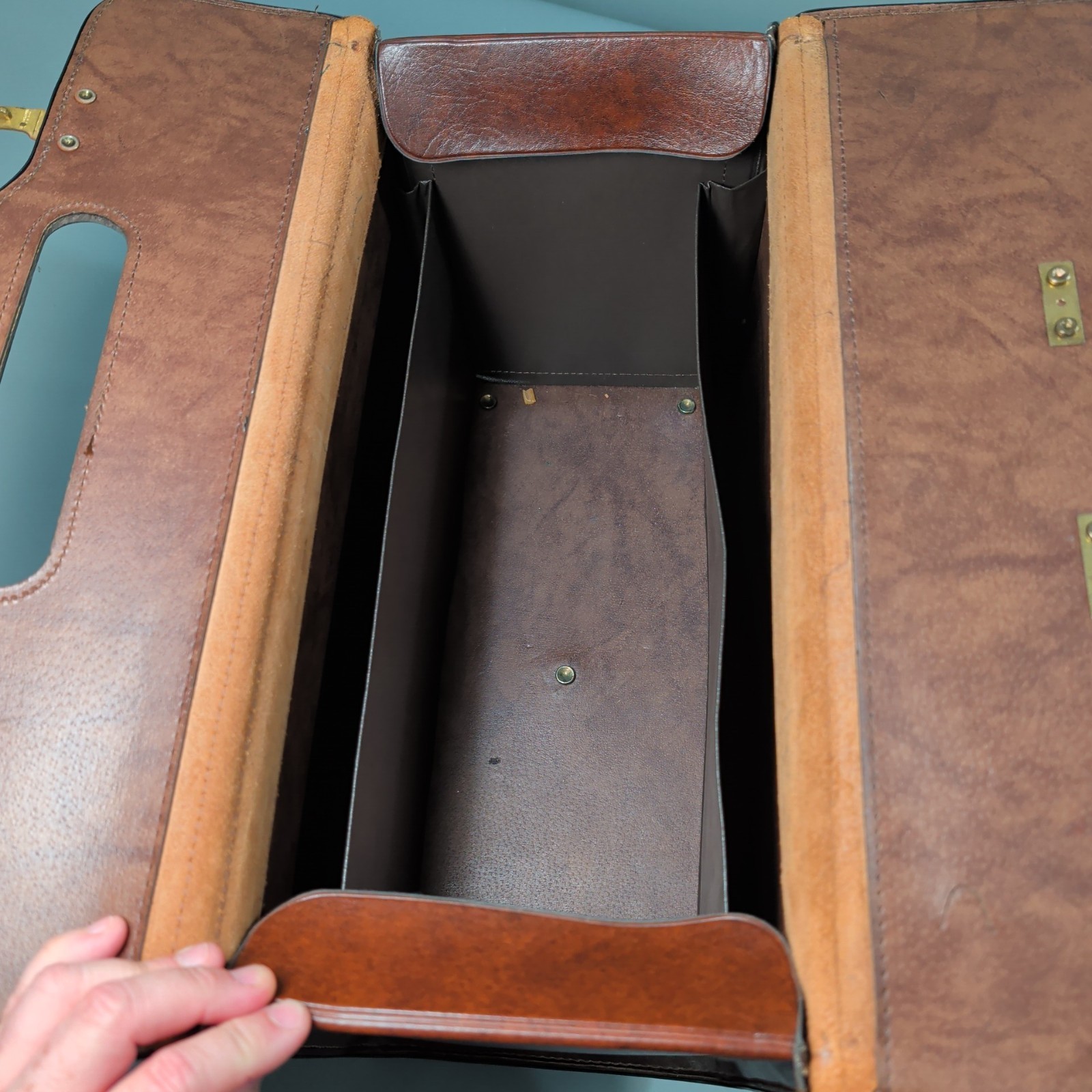 Vtg Leather Pilot Attache Case Brass Locks 23rd Air Force USAF 18.5″ x 11.5″