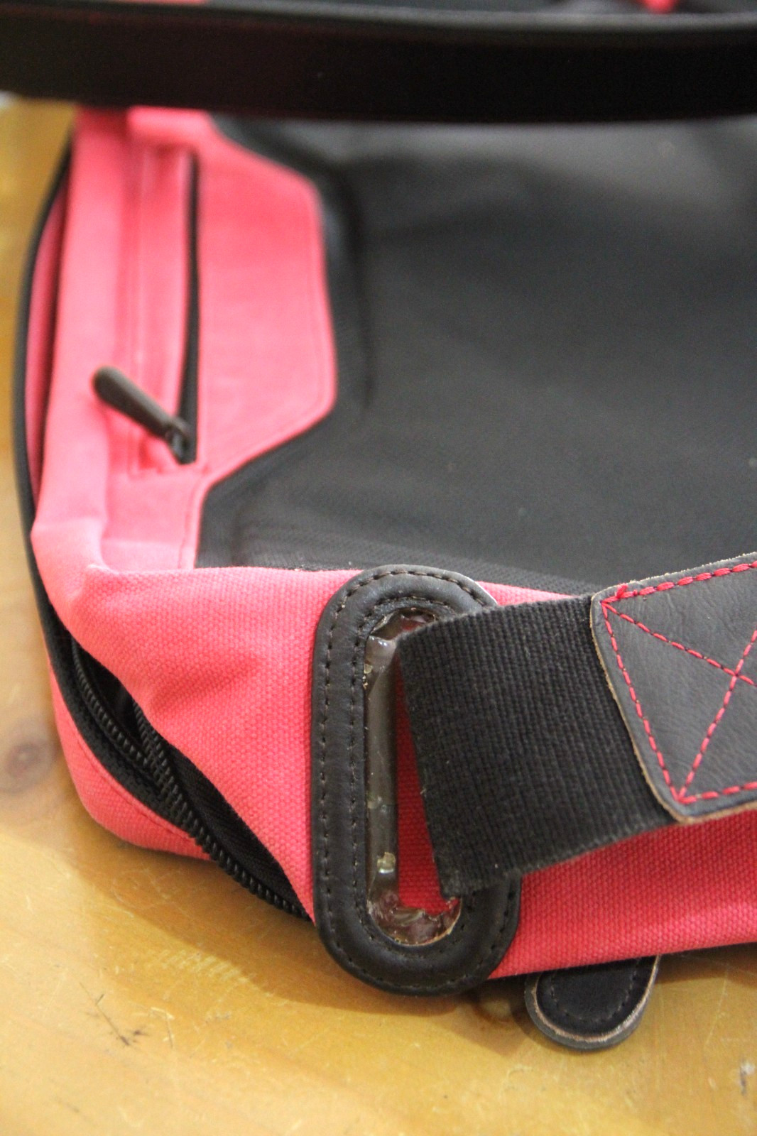 Messenger bag – Quer QCASE II Limited Edition Q10 Black/Pink Germany