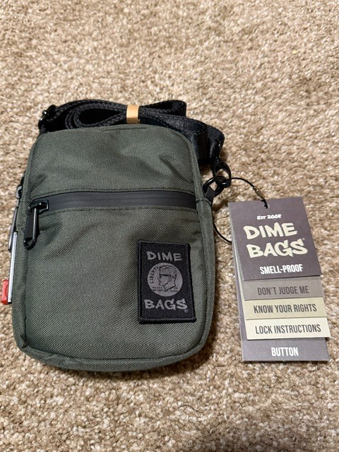 NWT The Button SMELL PROOF with lock Crossbody Bag Green Dime Bags