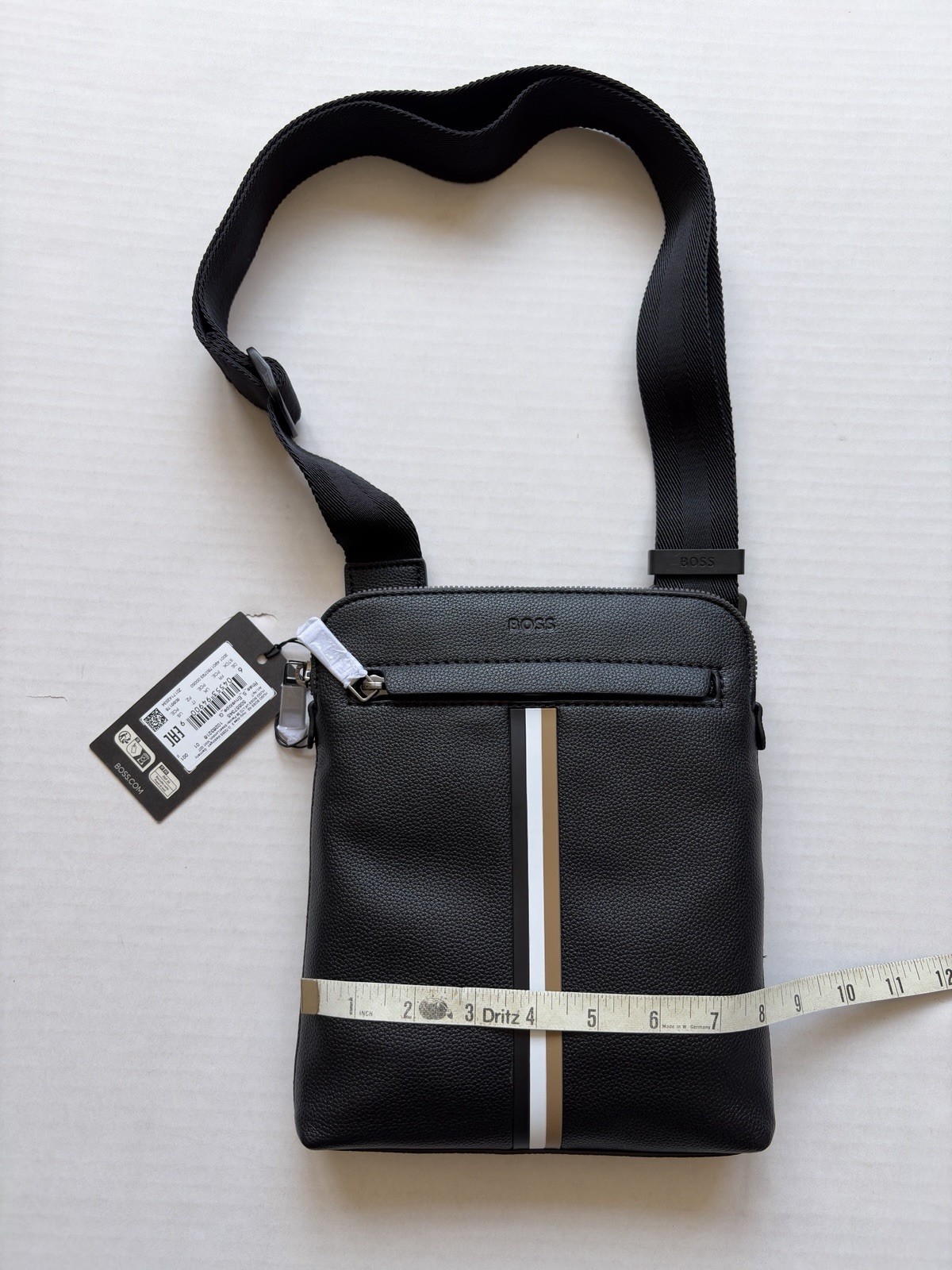 HUGO BOSS RHAE ENVELOPE BAG IN BLACK.
