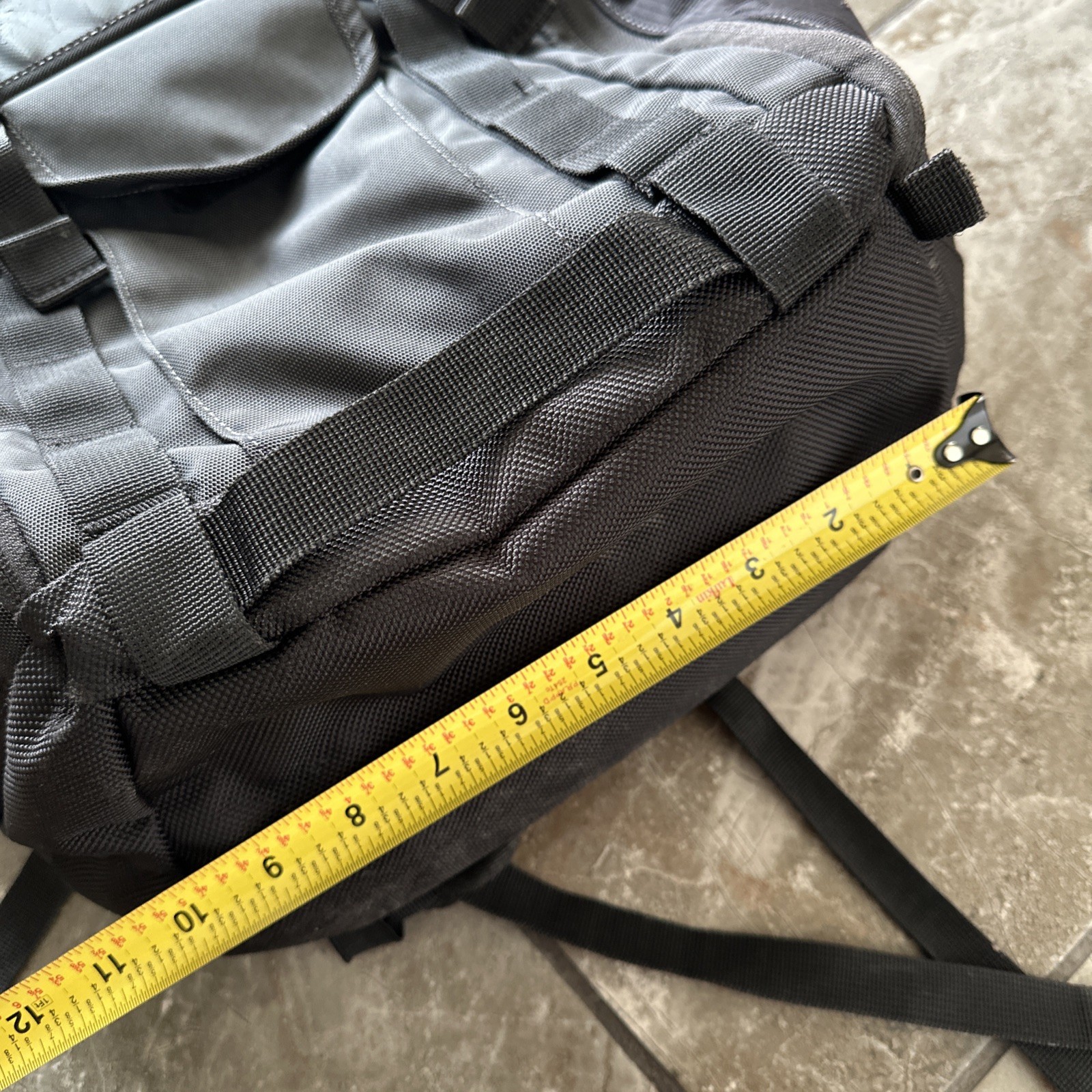 Thule Subterra Rucksack Backpack Olive Black 25L Daypack Lots of pockets