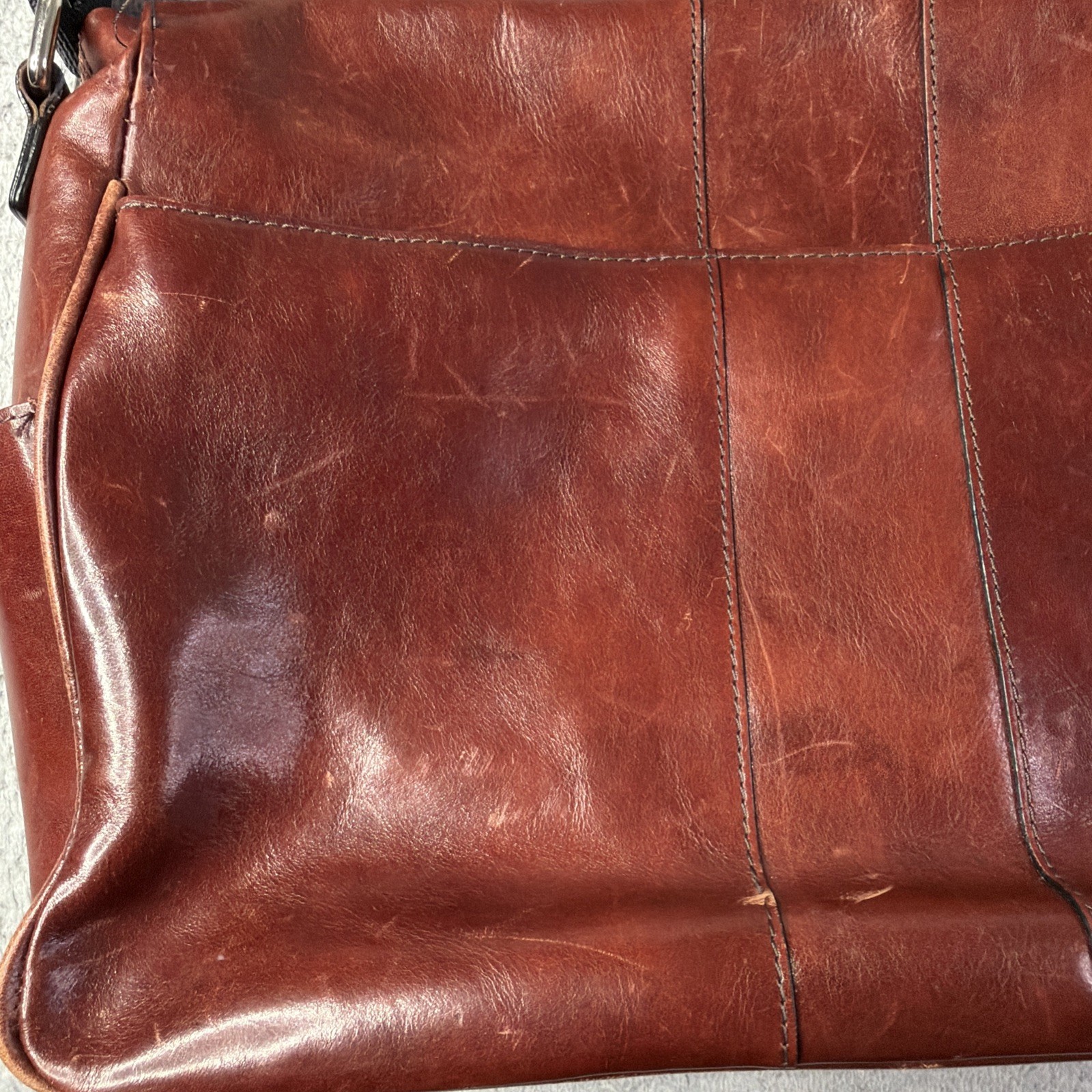 Bosca Brown Messenger Bag Magnetic Men Inner Pockets Adjustable Strap Casual
