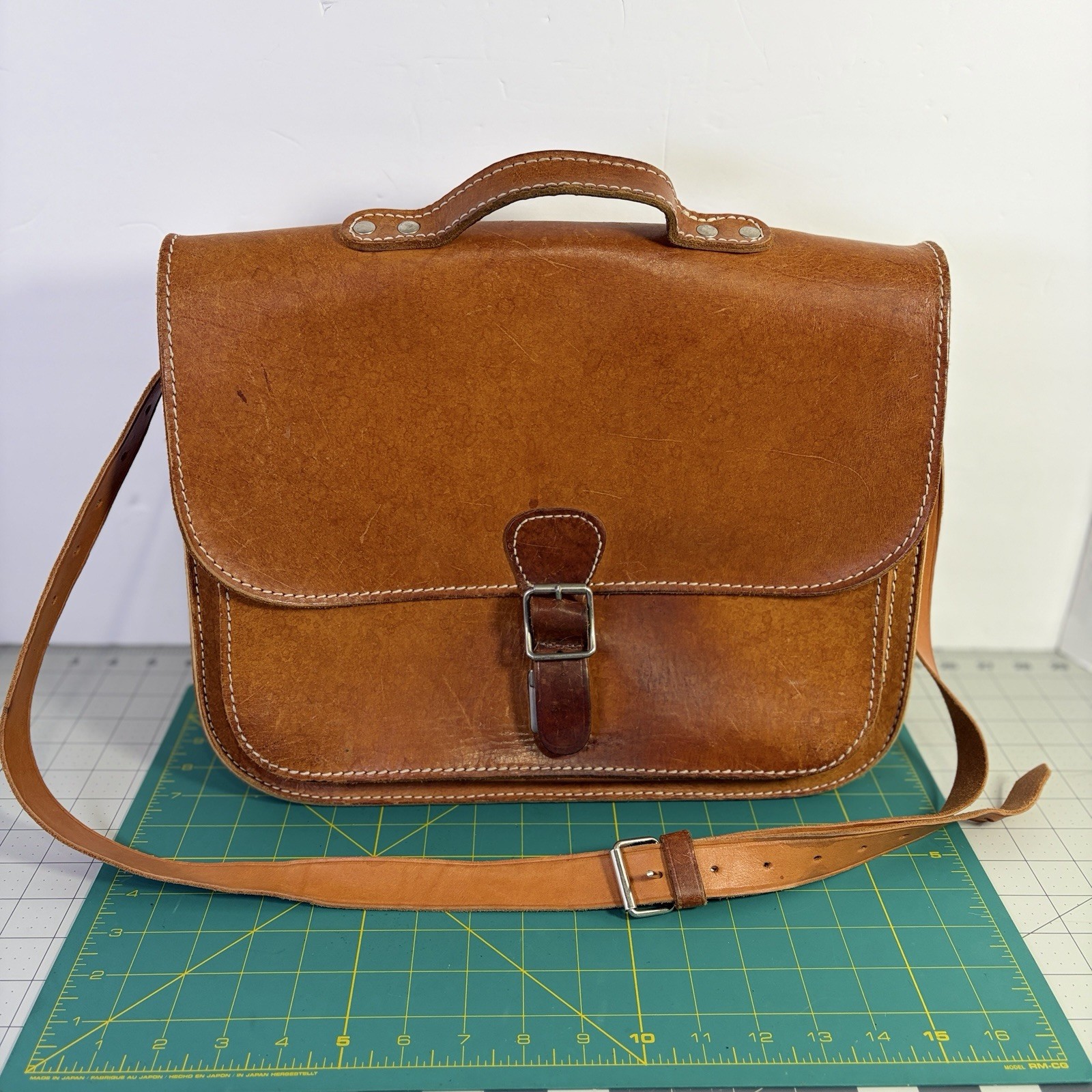 Tivoli Corp Leather Country Life Messenger Bag Vintage Tan Camel