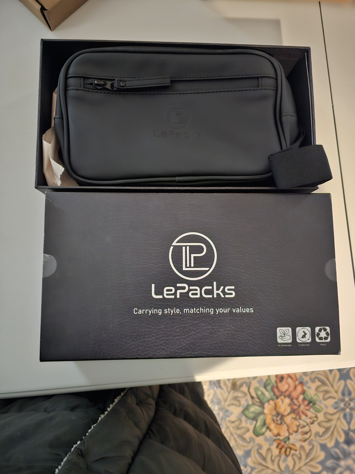 LePacks Black Men’s Solid Zip Closure Accessory Bag for Everyday Use