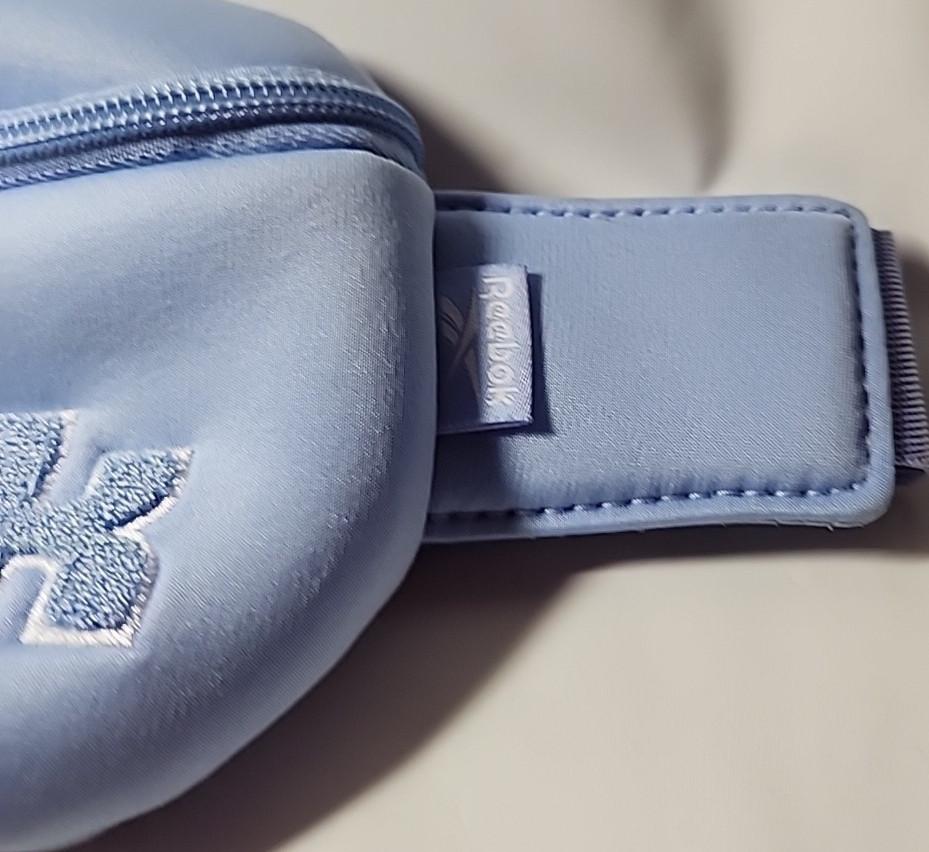 Reebok Fanny Pack Waist/Runners Bag Baby Blue Fuzzy Embroiddered Logo #51303