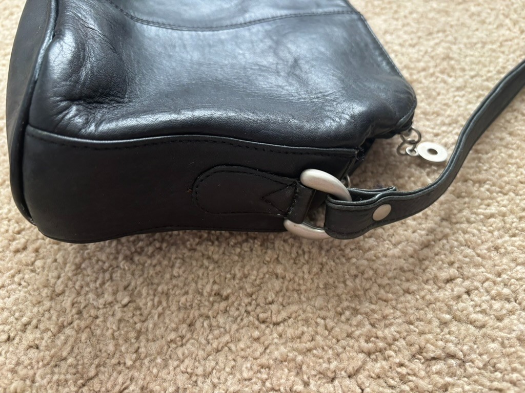 Vintage Wilsons Leather Crossbody Bag Black Genuine Minimalist Vintage 3 pocket