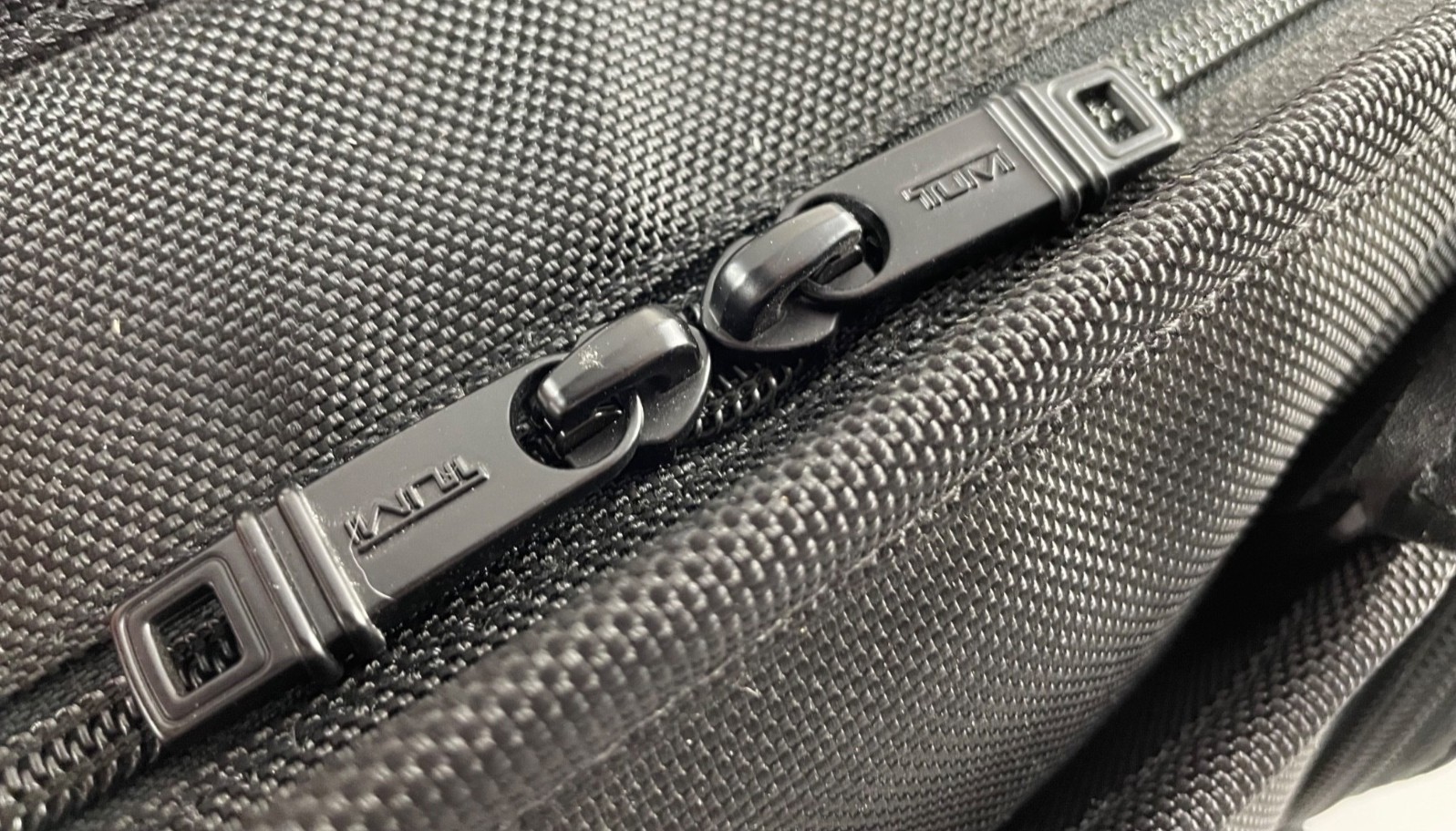 Tumi Alpha 2 Expandable Laptop Briefcase 26114DH With Strap
