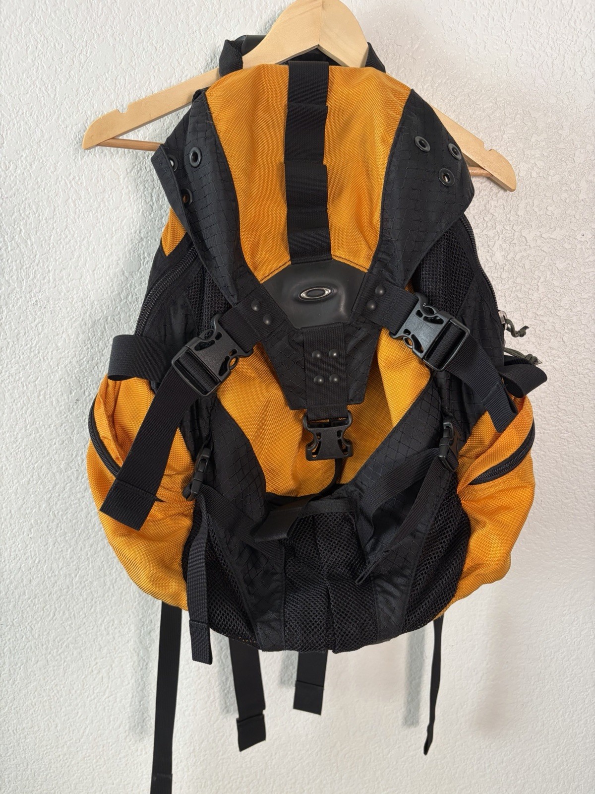 Vintage 90’s Y2K Tactical Oakley Icon 1.0 Backpack Yellow/Black