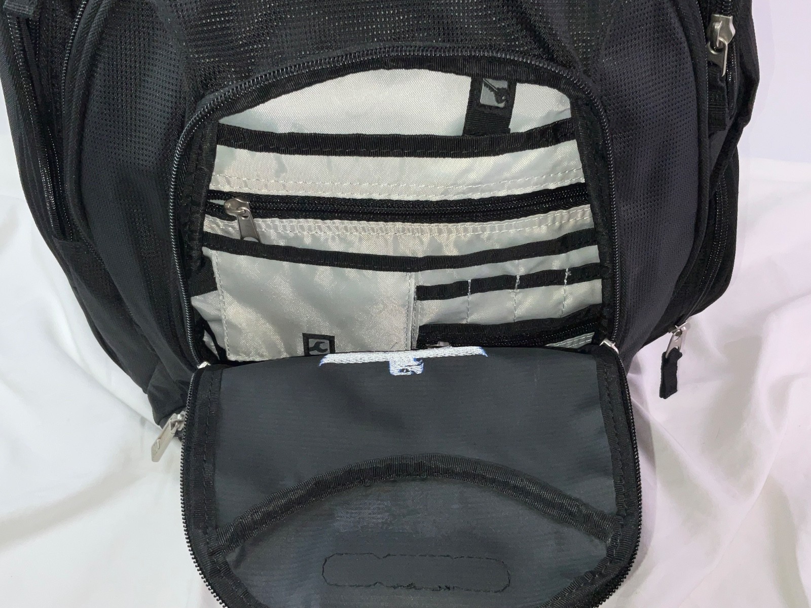 Ogio Metro Backpack Audio & Mouse Pocket Laptop Sleeve School Travel Brand New