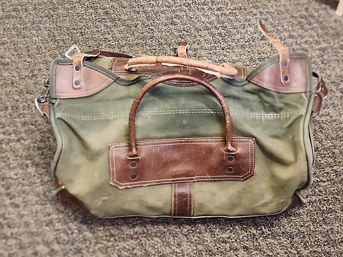 Vintage Orvis Battenkill Bag Green Canvas Leather HuntingDoctor Duffle Bag Brass