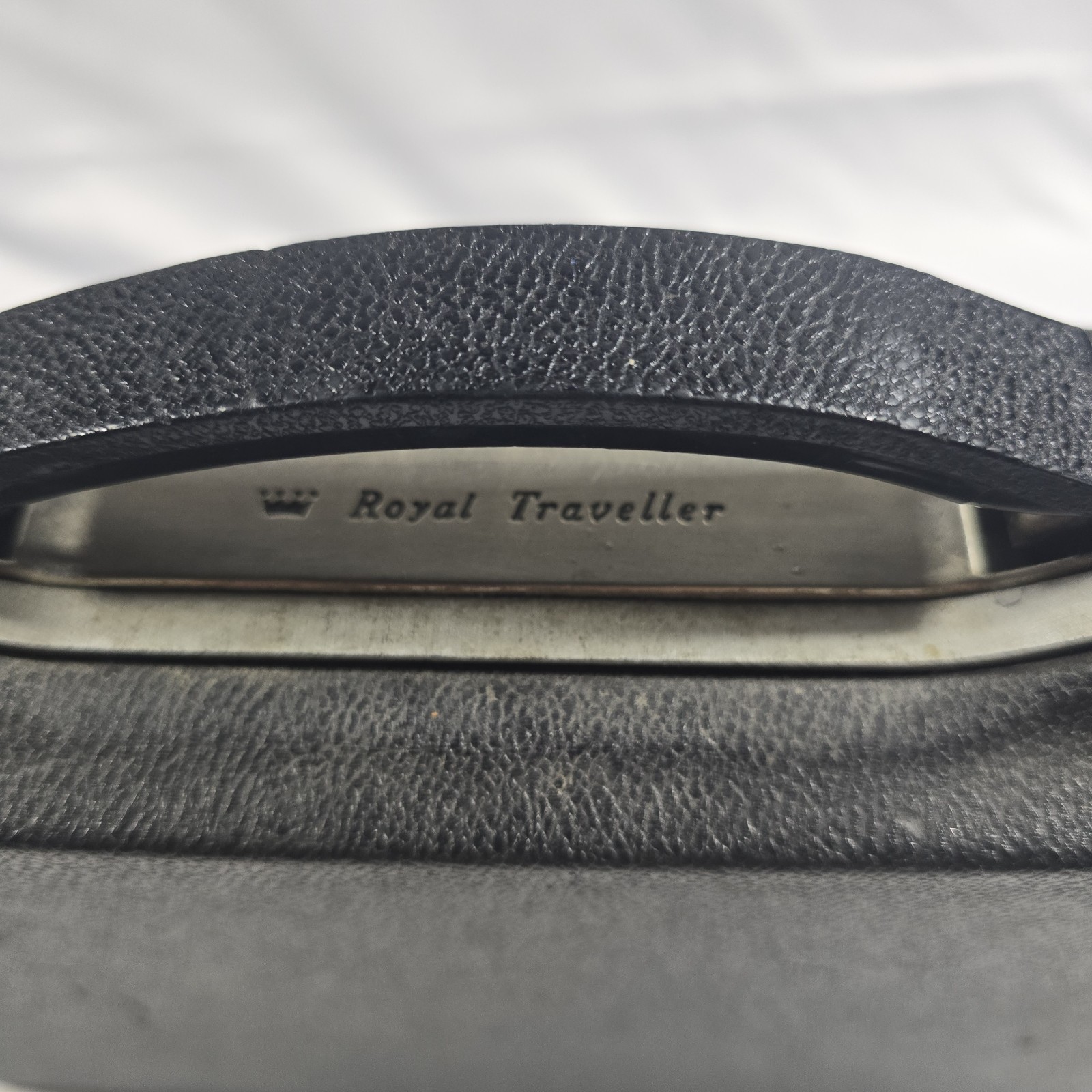 Royal Traveller Attache Briefcase 18″ X 12″ X 2″