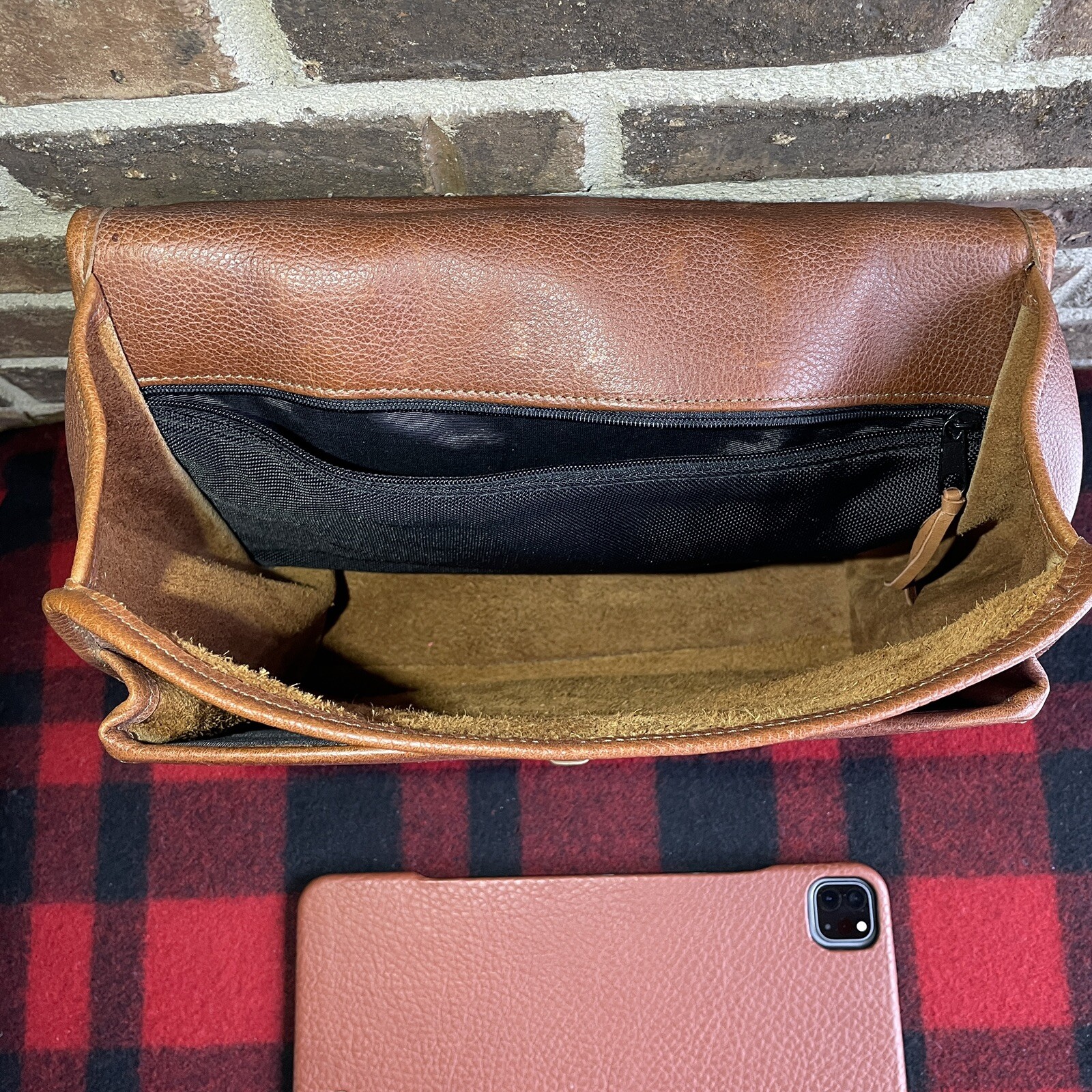 VINTAGE 1990s GLOVE LEATHER MACBOOK 13 IPAD PRO BACKPACK MESSENGER BAG R$545