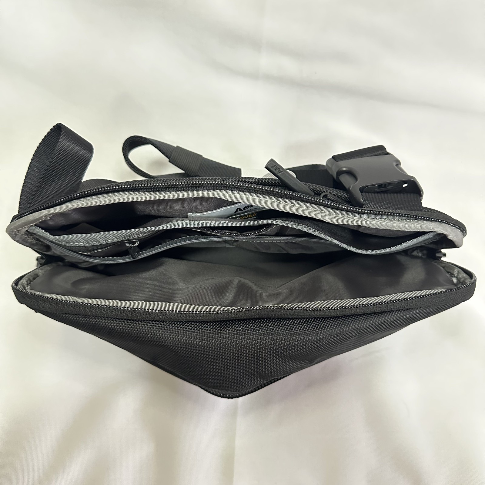 Aer Day Sling 2 Black 4.5L Travel Crossbody EDC Bag