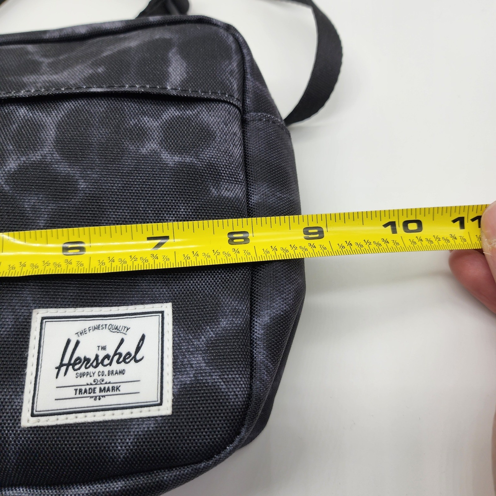 Herschel Supply Co Classic Crossbody Bag Digi Leopard Black Gray Messenger EUC