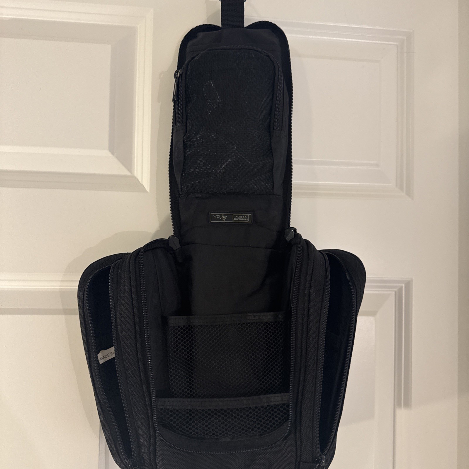 Mens Hanging Glacier Toiletry Bag Organizer W/ Multiple Pockets YPO/ NWT