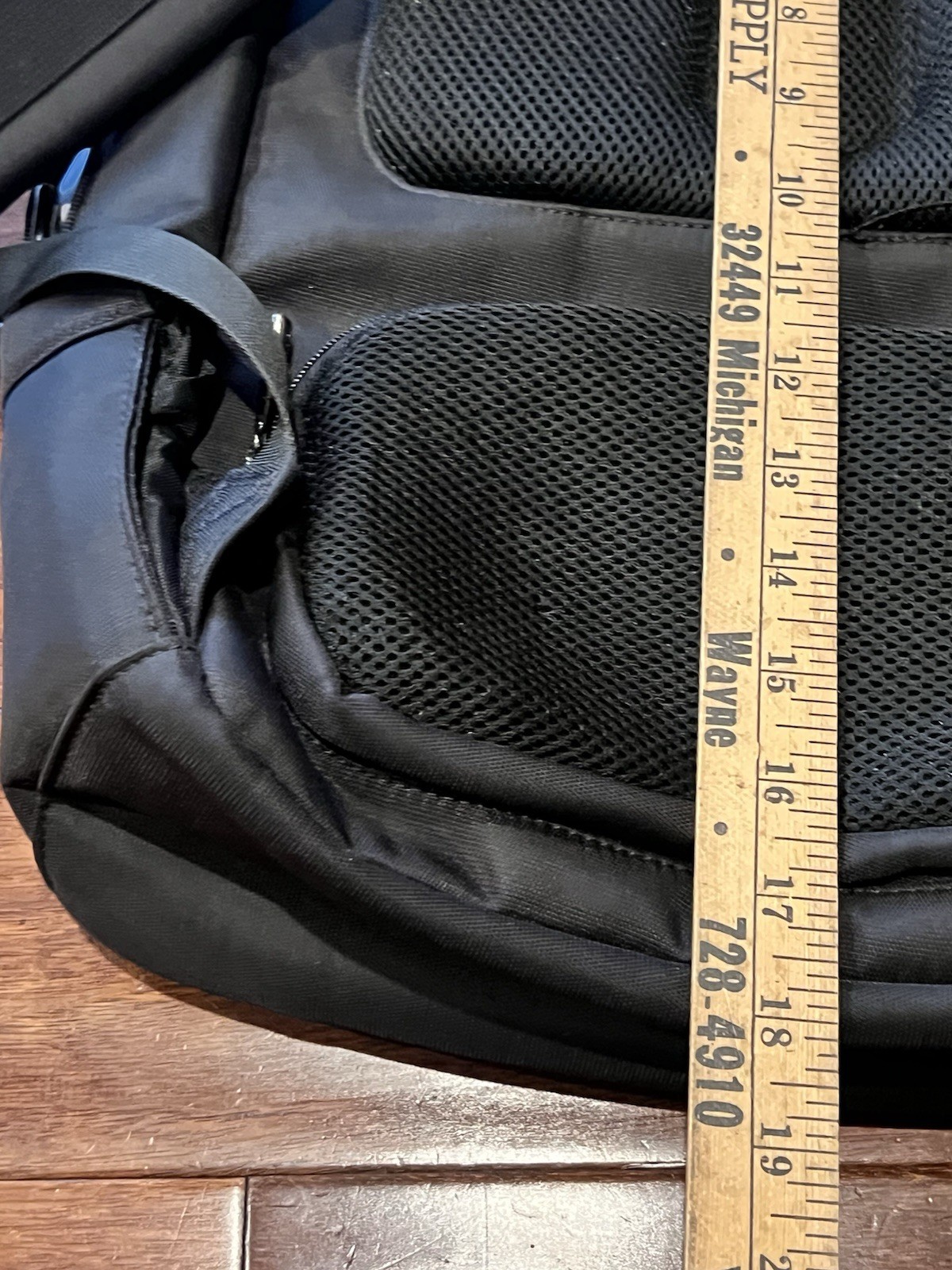 Borg Warner Black Gray Multi Zip Pocket 18″ x 12.5″ x 5″ Padded Laptop Back Pack