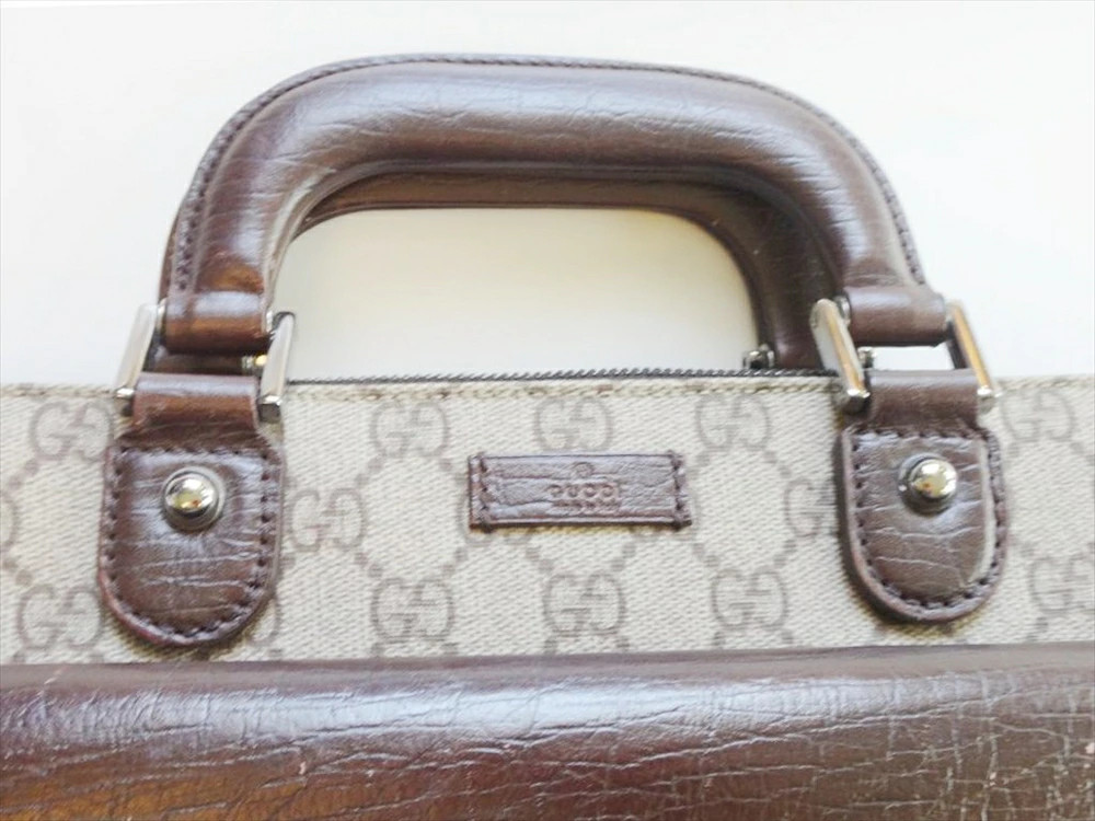 Gucci Business Bag Leather Signature Lock Black Present Document Computer PC