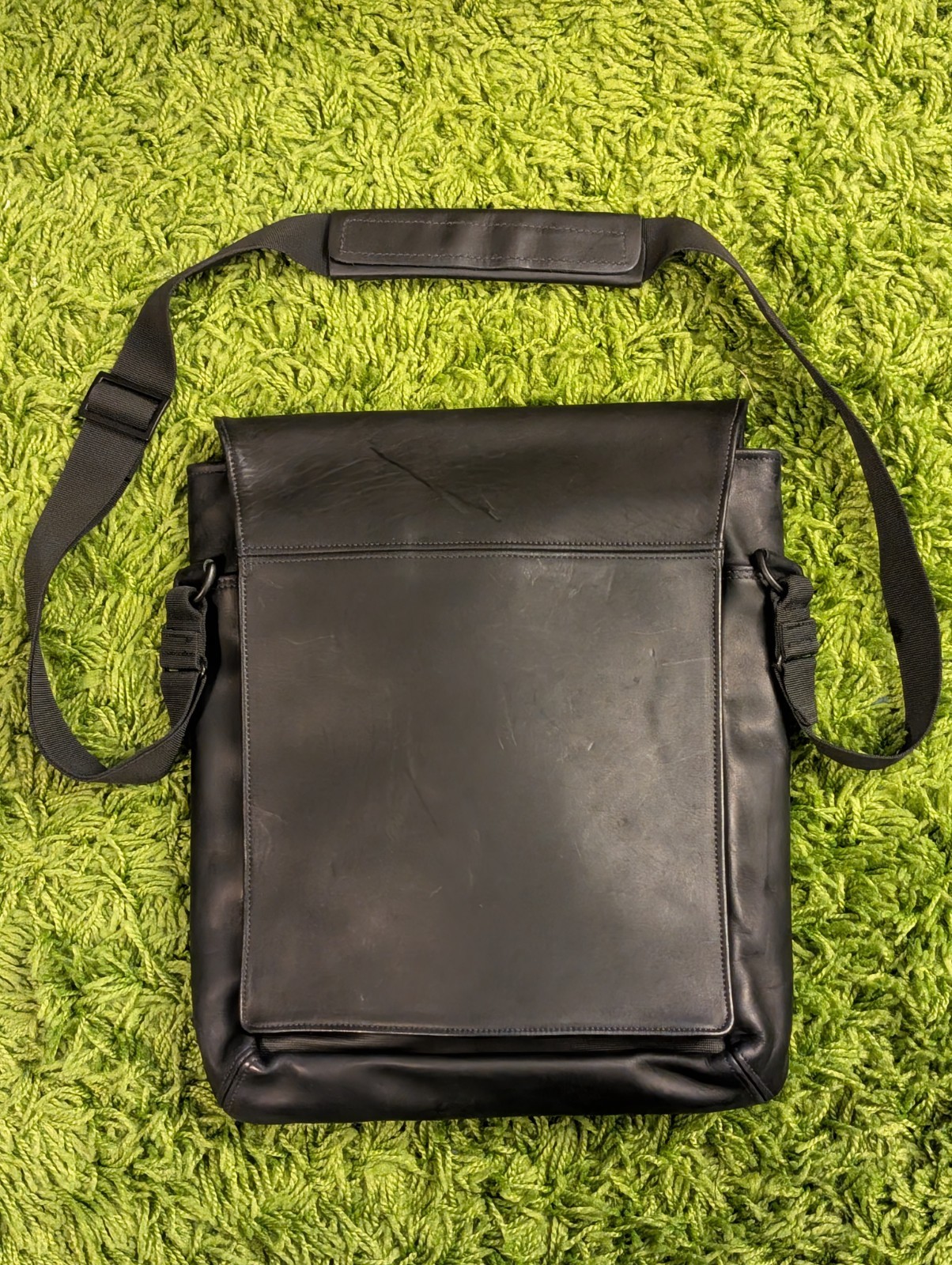 WaterField Muzetto Medium Leather Vertical Messenger Black Made in SF USA