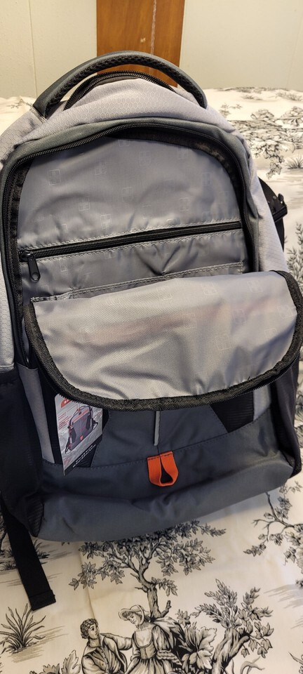 SwissTech Backpack (26L) School College Laptop Bag Daypack Hiking New w/Tags
