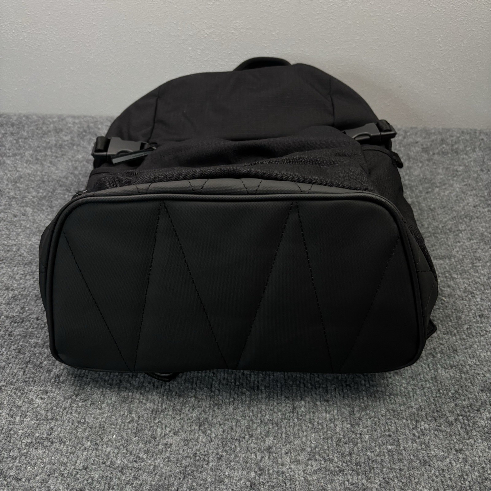 Oakley Crestible 23L Utility Backpack Black Laptop Travel School Work Office NWT