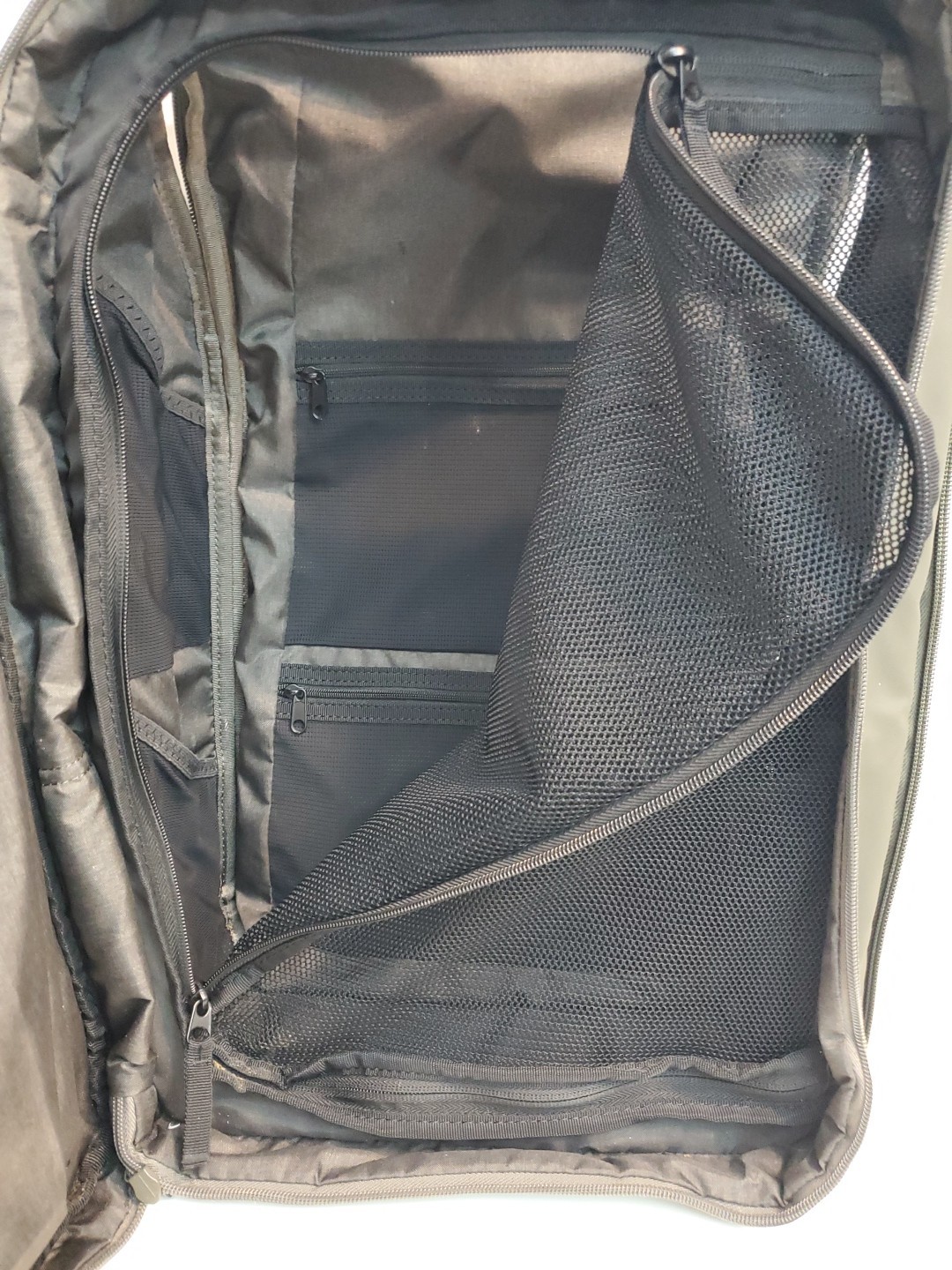 Nomatic Travel Pack 20L, Expands to 30L, Olive Color, Good Condition, $349 Value