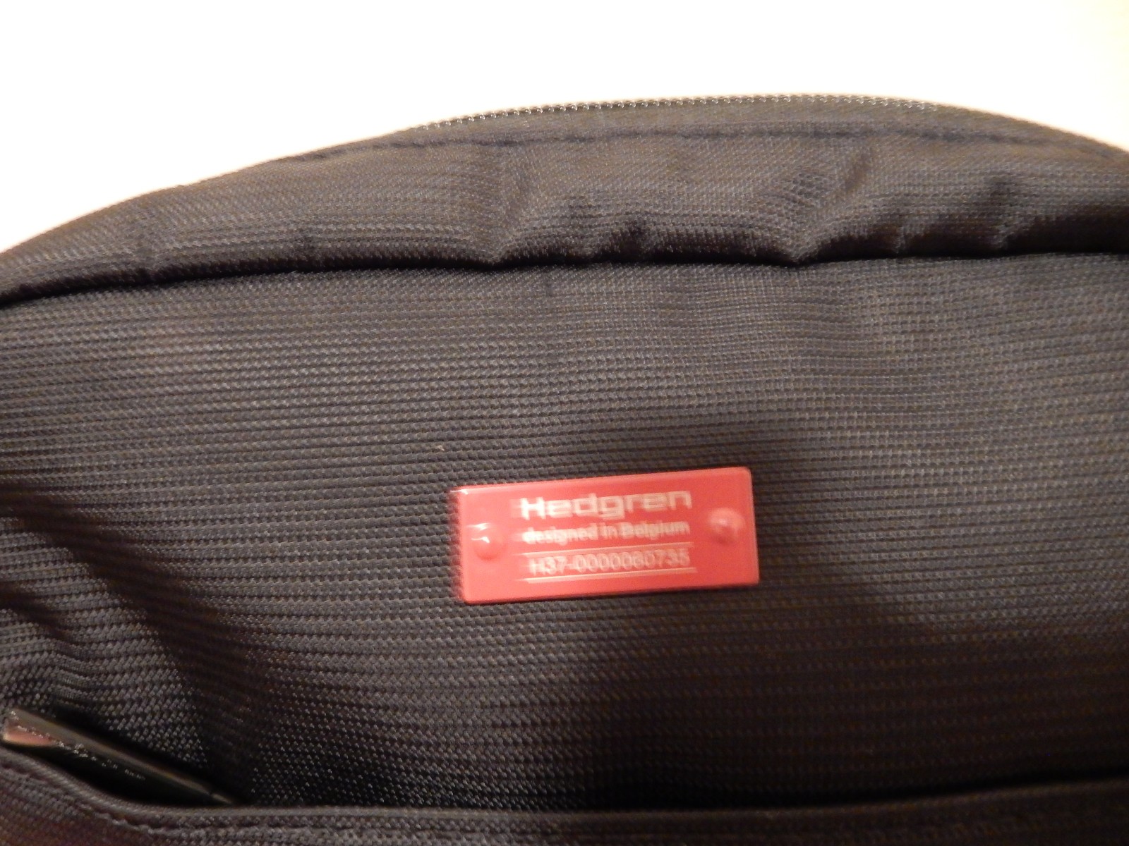 NWT Hedgren Descent Vertical Black Crossbody Shoulder Travel Bag – fits tablets
