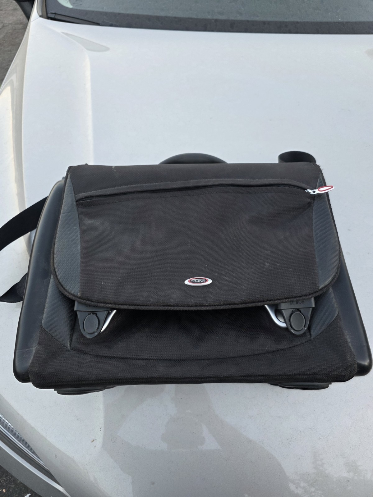 RARE Tumi Carbon T3 Limited Edition Messenger Shoulder Bag Black Red Laptop Moto