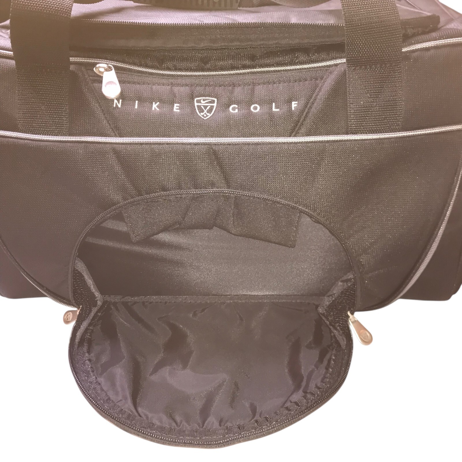 NIKE Golf Bag, Black. Duffle, Gym, Workout. Includes carrying strap. Pockets