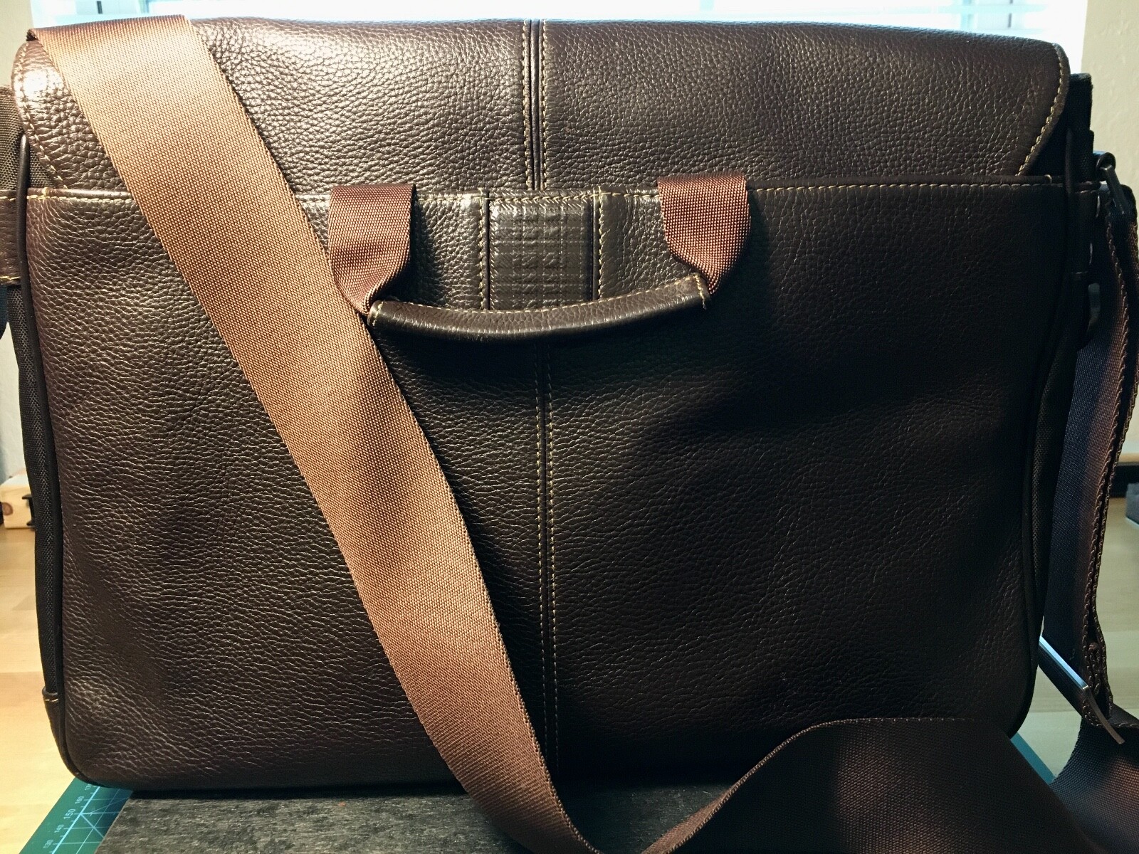 Boconi Brown Leather Slim Zipster Laptop Briefcase Messenger 16″x 11.5″