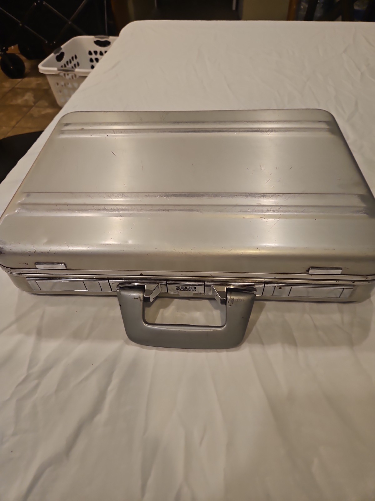 Vintage 1985 Zero Halliburton aluminum briefcase 18 X 13 X 4 Parts Or Repair