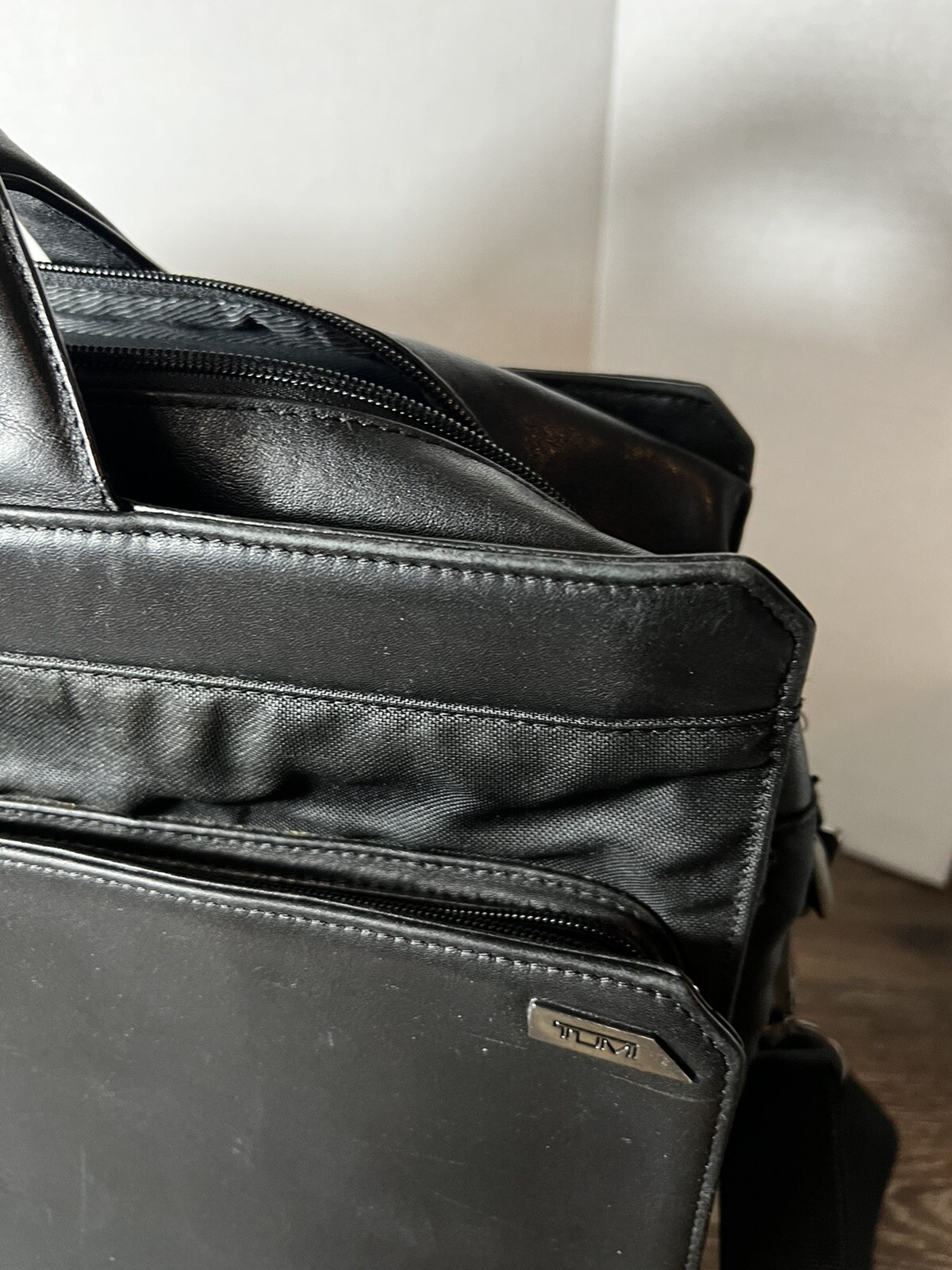 Tumi 2962D Black Leather Bag Briefcase Laptop Messenger Bag **See Description**