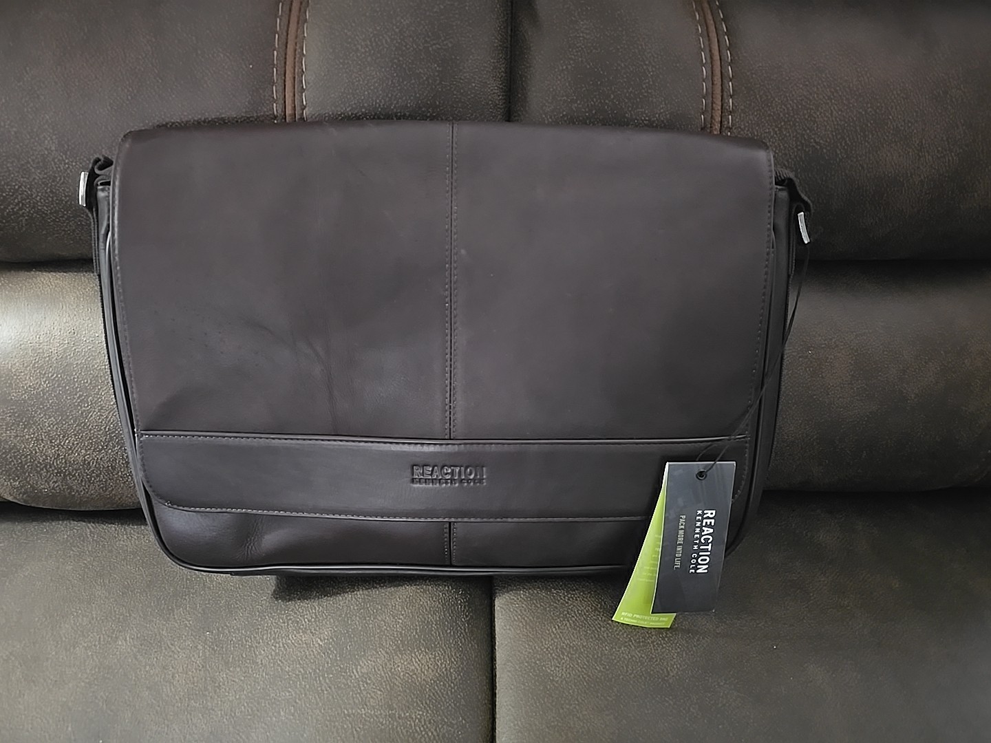 Kenneth Cole Reaction Colombian Leather Messenger Bag