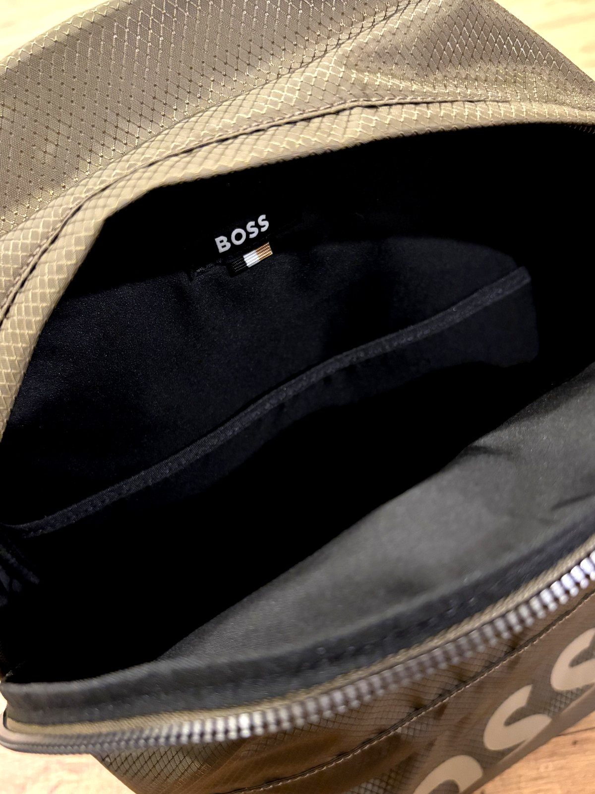 Hugo BOSS Pixel Backpack Olive Green Ripstop Laptop Sleeve 17″ NWT Designer Bag