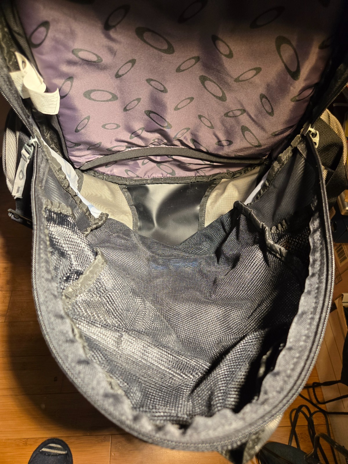 New Never Used OAKLEY ICON PACK 3.0 BACKPACK 92075A-279 Sheet Metal