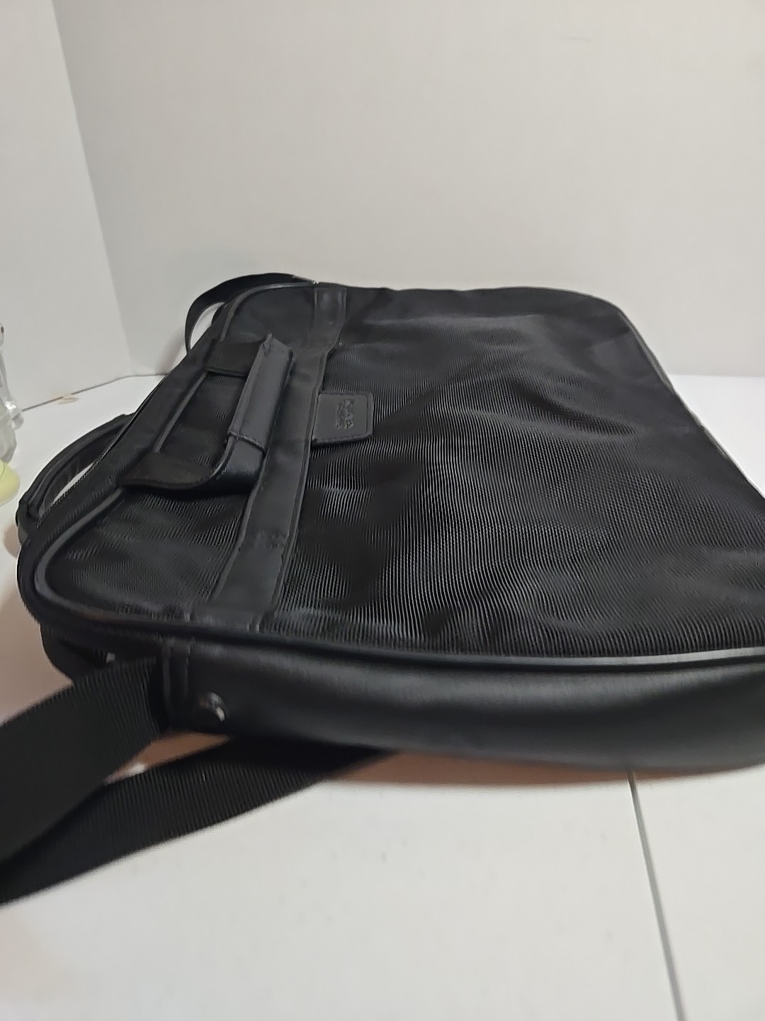 Kenneth Cole Reaction computer Bag 12 x 17 Inches