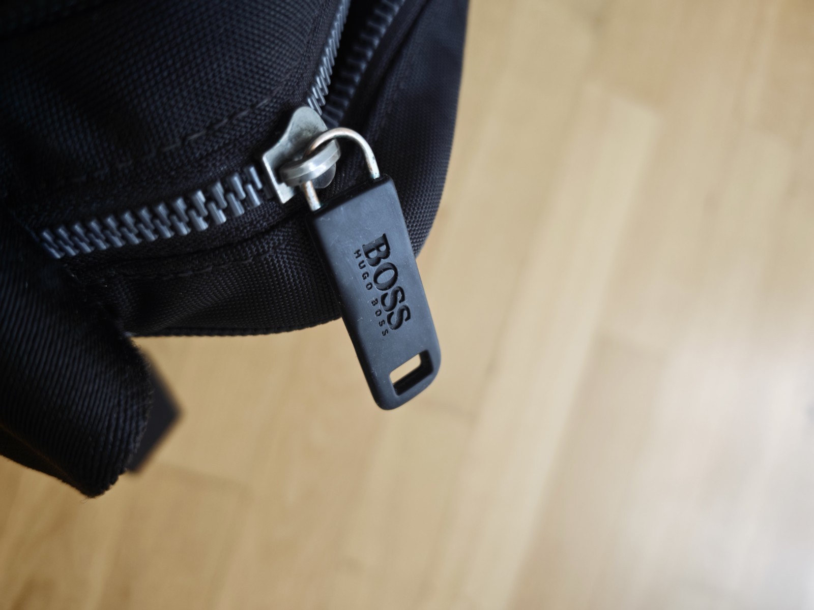 Genuine Hugo Boss Mens Black White Lettering Cross Body Bag – Good Condition