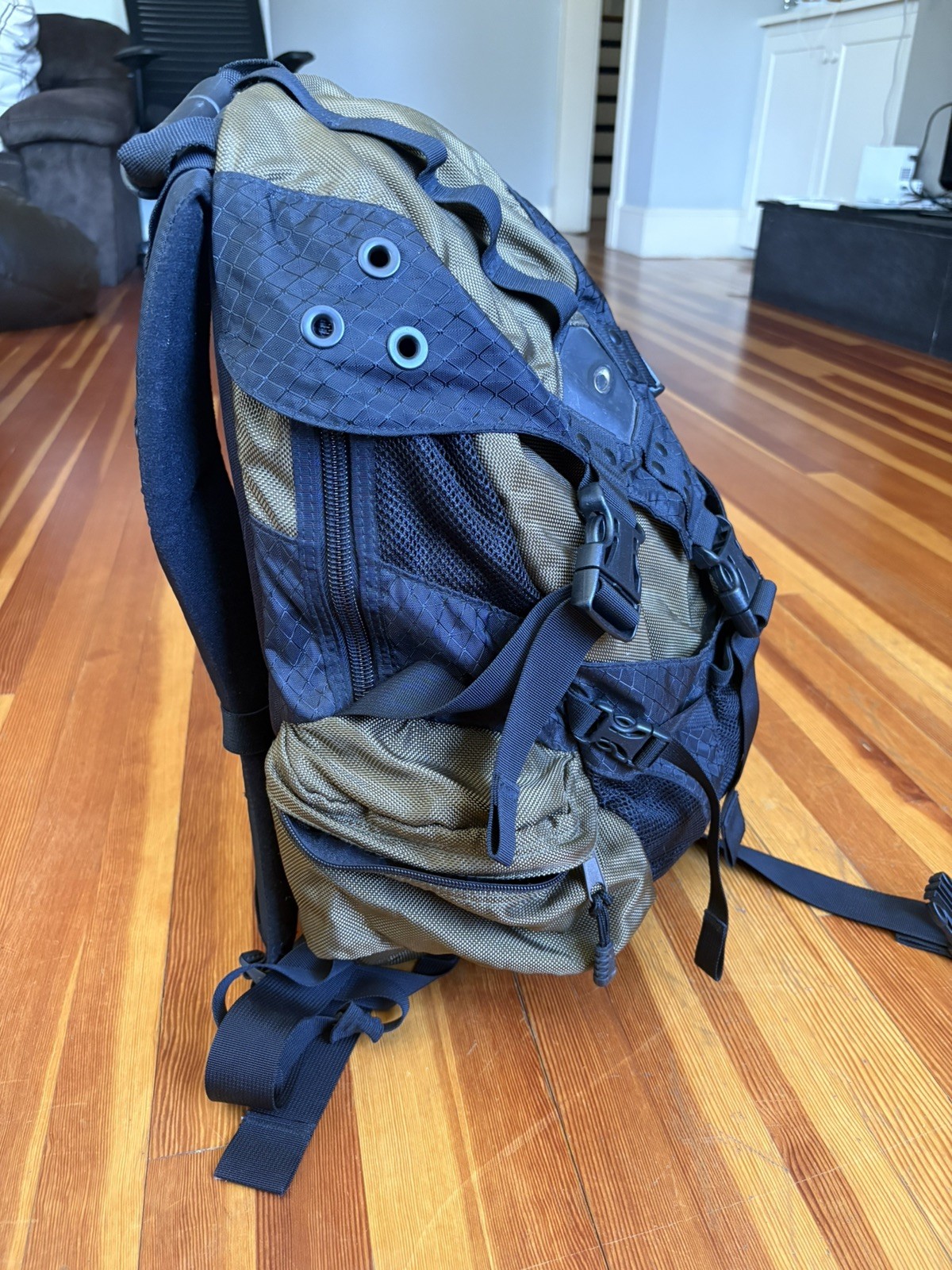 Oakley Icon Backpack Vintage Tactical 90s Y2K USA Logo Black SoftwareGorpcore