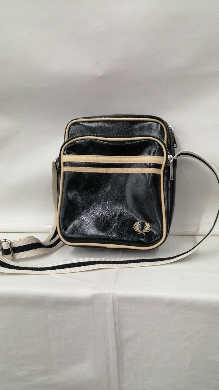Classic Side Bag Model BLACK FRED PERRY