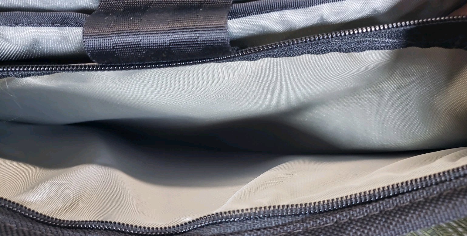 Chrome Industries – Kevlar Reinforced Laptop Bag – Olive **Read Description**