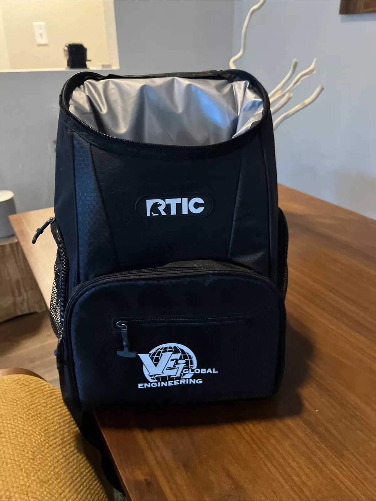 RTIC Cooler Bag 15 Cans, Lots Of Pockets