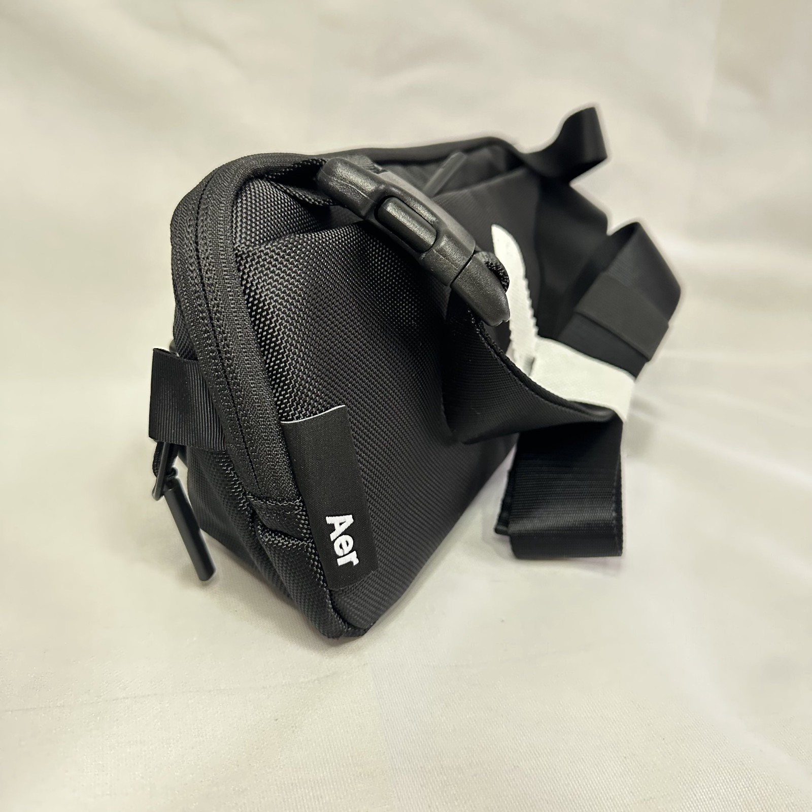 Aer Day Sling 2 Black 4.5L Travel Crossbody EDC Bag