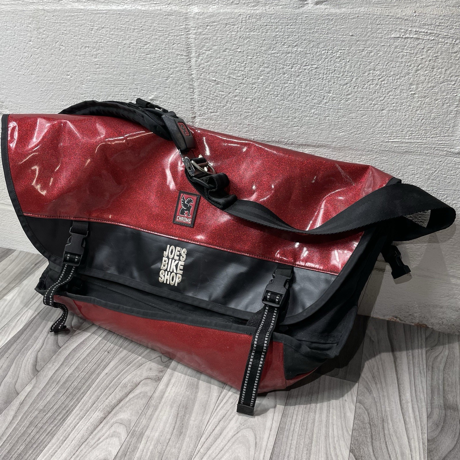 Chrome Industries Messenger Bag Red Buckle Shoulder Bike Bag Embroidered RARE