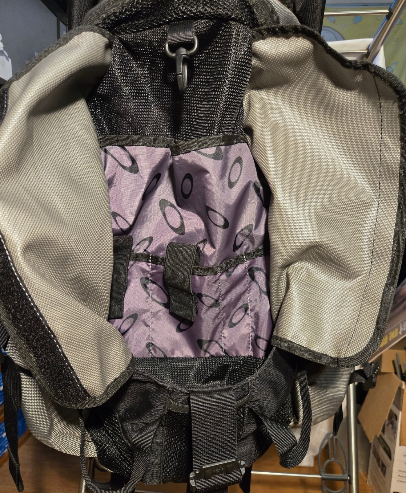 New Never Used OAKLEY ICON PACK 3.0 BACKPACK 92075A-279 Sheet Metal